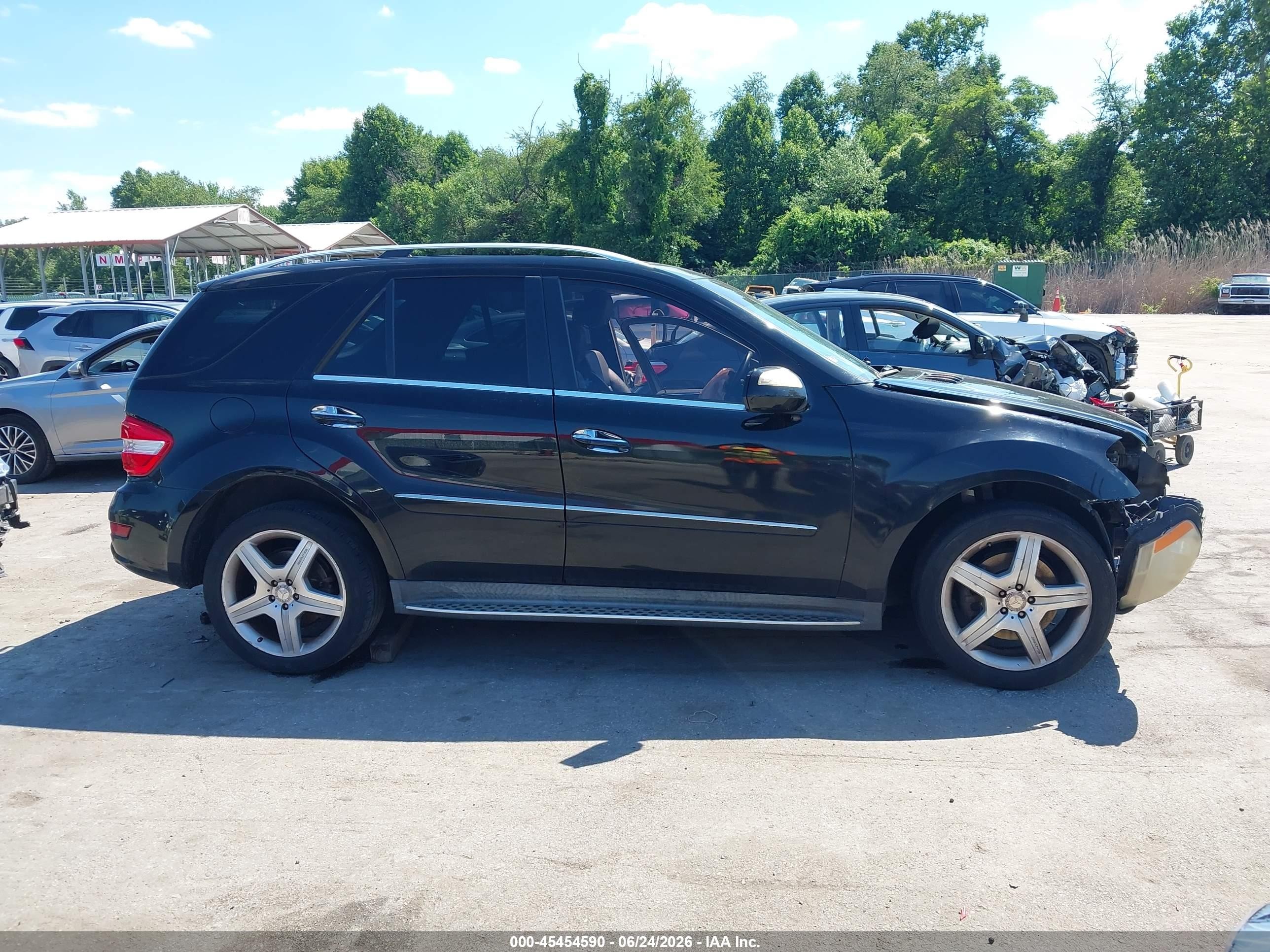 2010 Mercedes-benz Ml 550 4matic Черный vin: 4JGBB7CB2AA588631