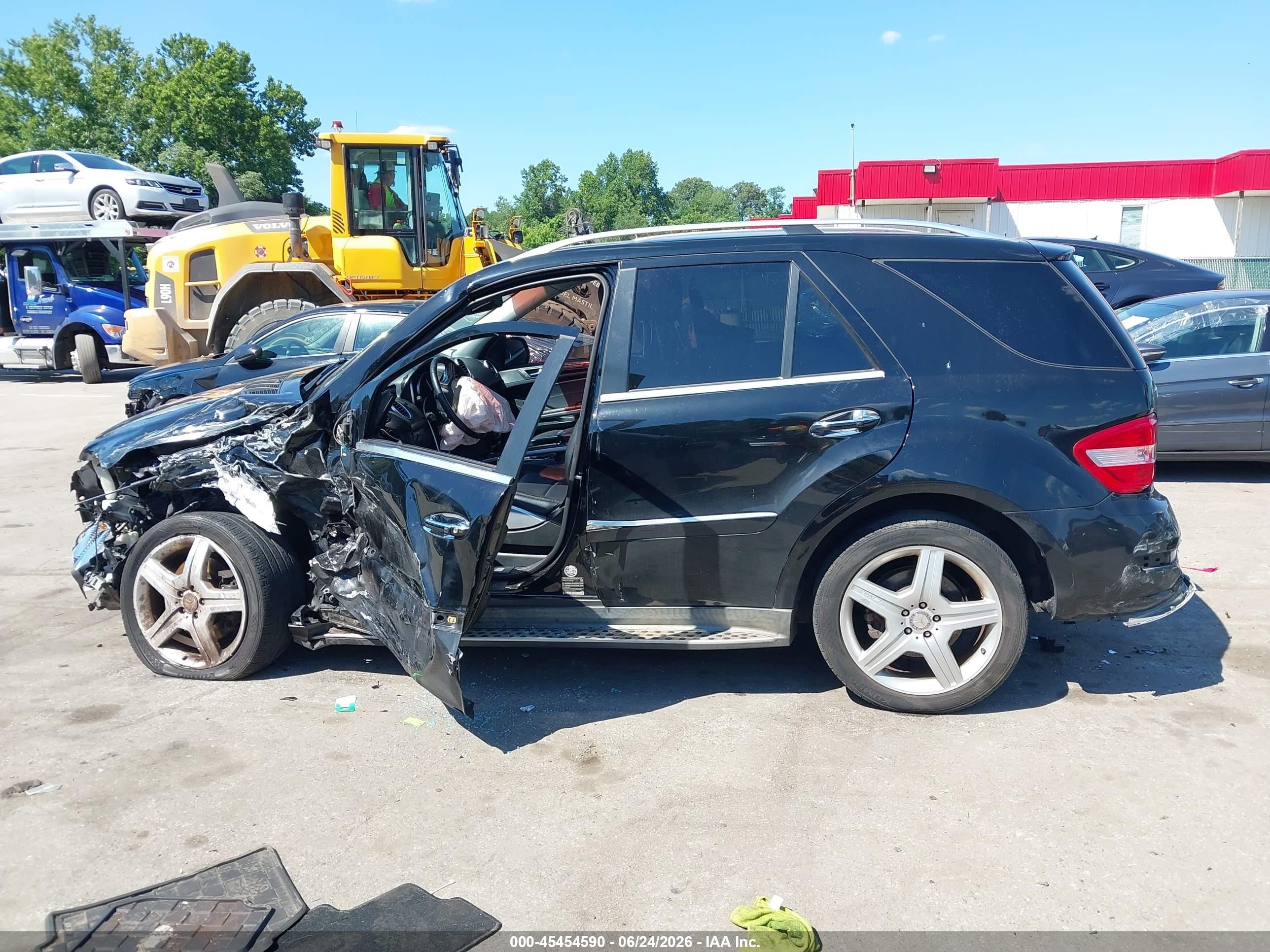 2010 Mercedes-benz Ml 550 4matic Черный vin: 4JGBB7CB2AA588631
