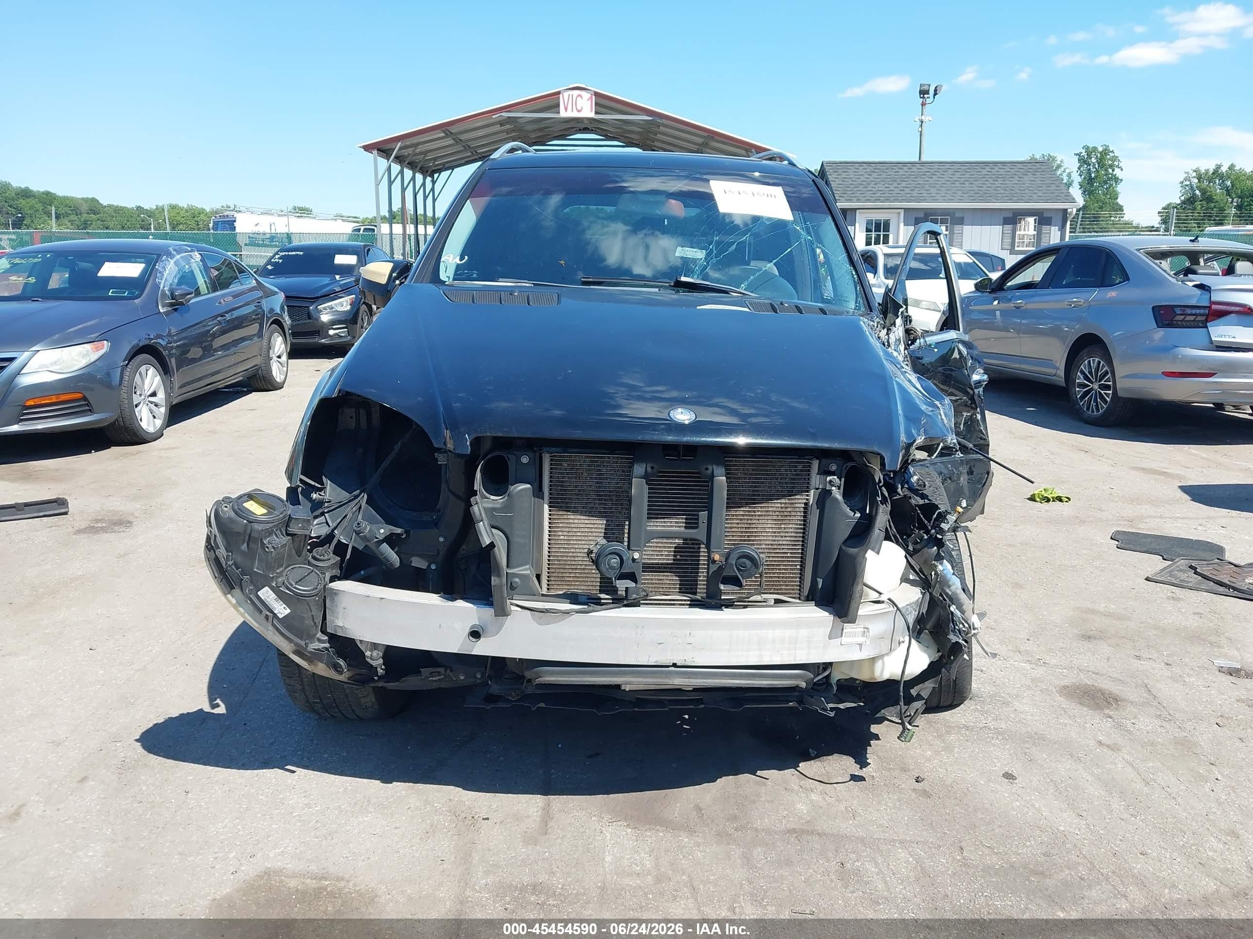 2010 Mercedes-benz Ml 550 4matic Черный vin: 4JGBB7CB2AA588631