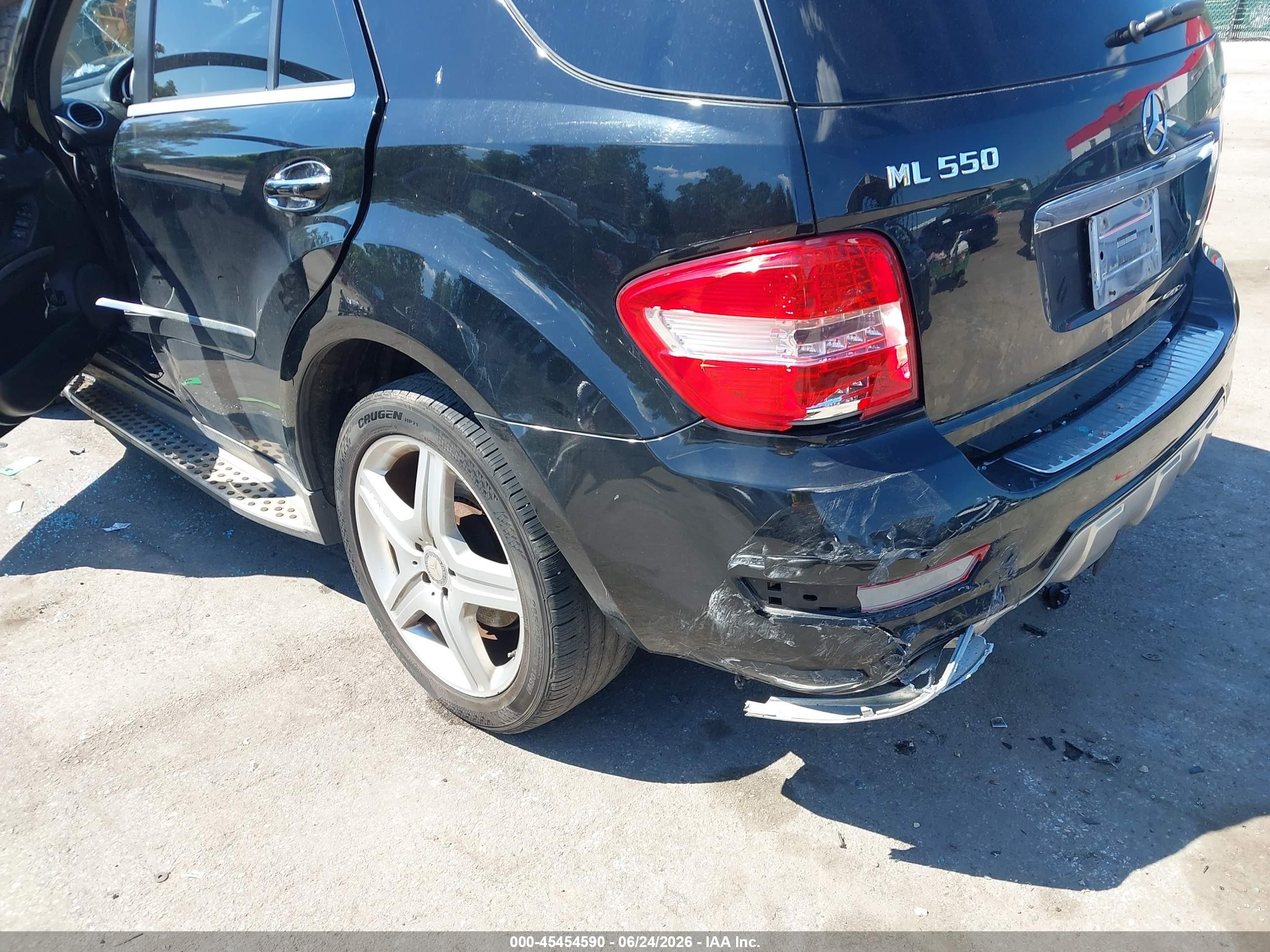 2010 Mercedes-benz Ml 550 4matic Черный vin: 4JGBB7CB2AA588631
