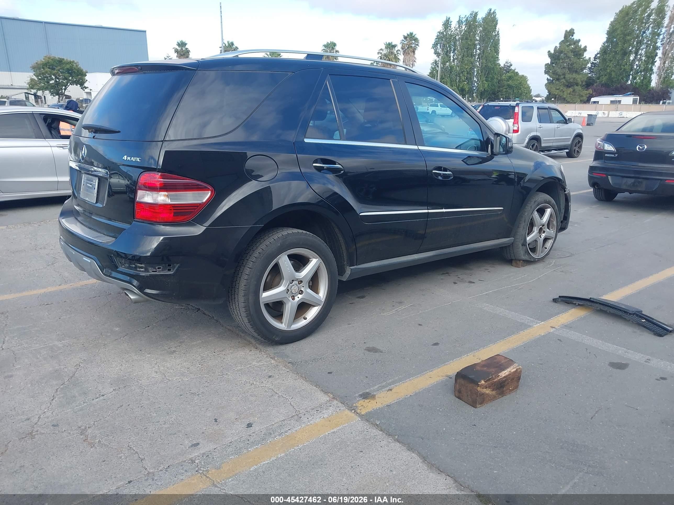 2011 Mercedes-benz Ml 550 4matic Черный vin: 4JGBB7CB2BA745852