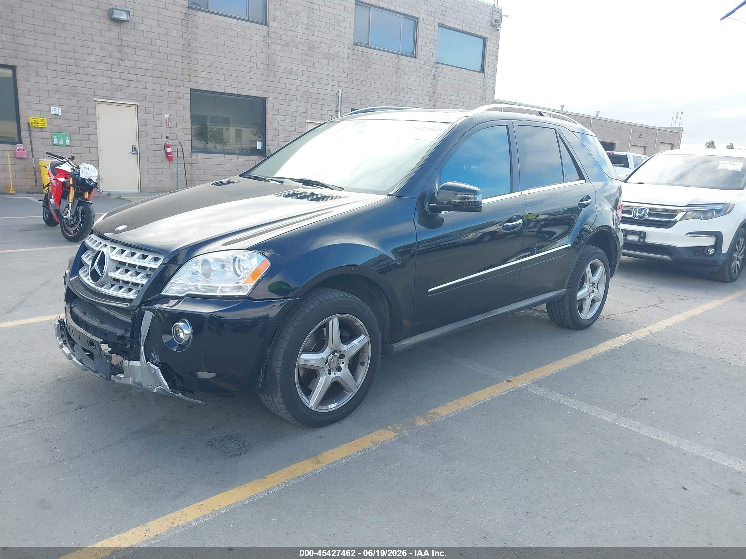 2011 Mercedes-benz Ml 550 4matic Черный vin: 4JGBB7CB2BA745852