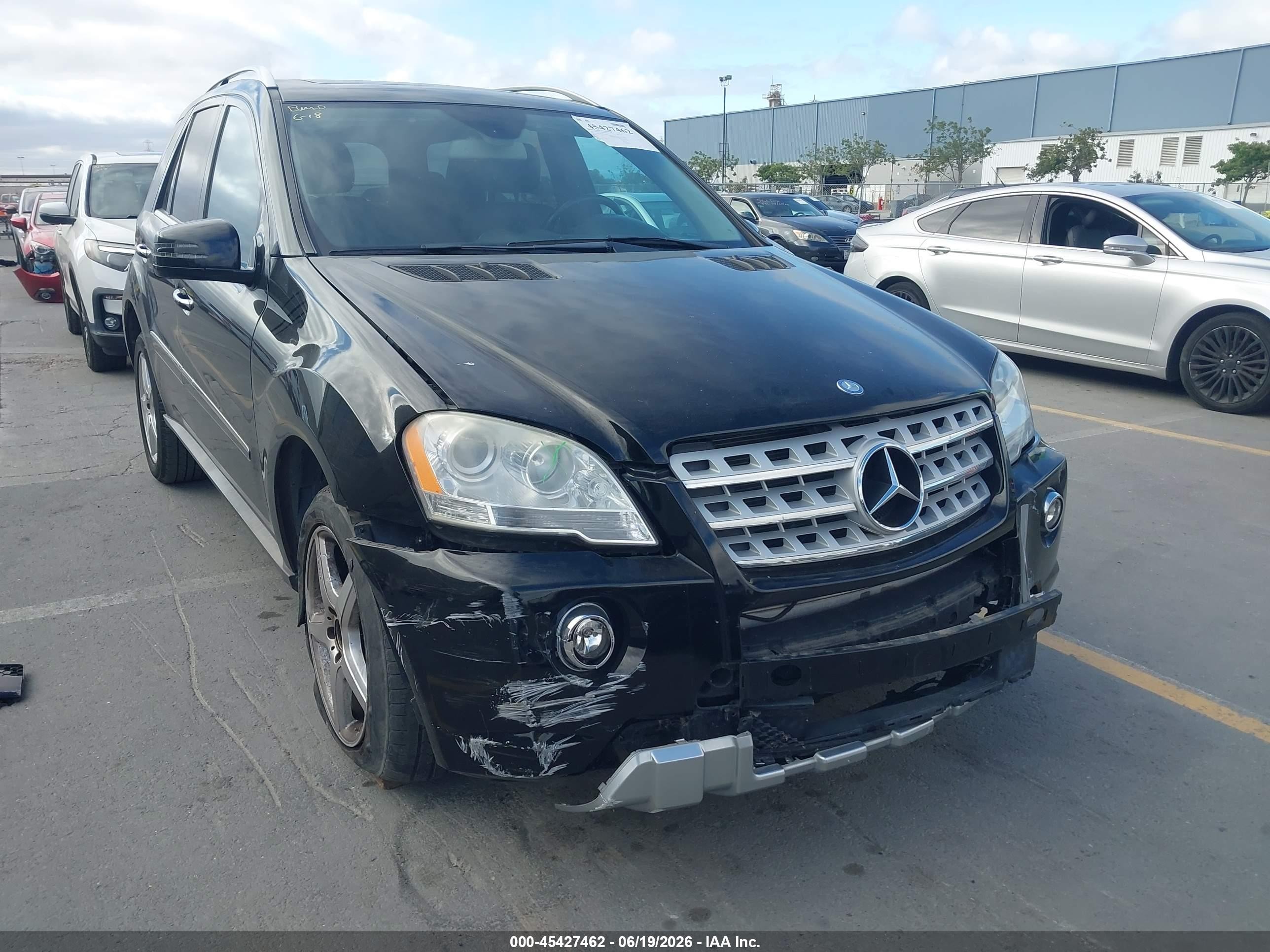 2011 Mercedes-benz Ml 550 4matic Черный vin: 4JGBB7CB2BA745852