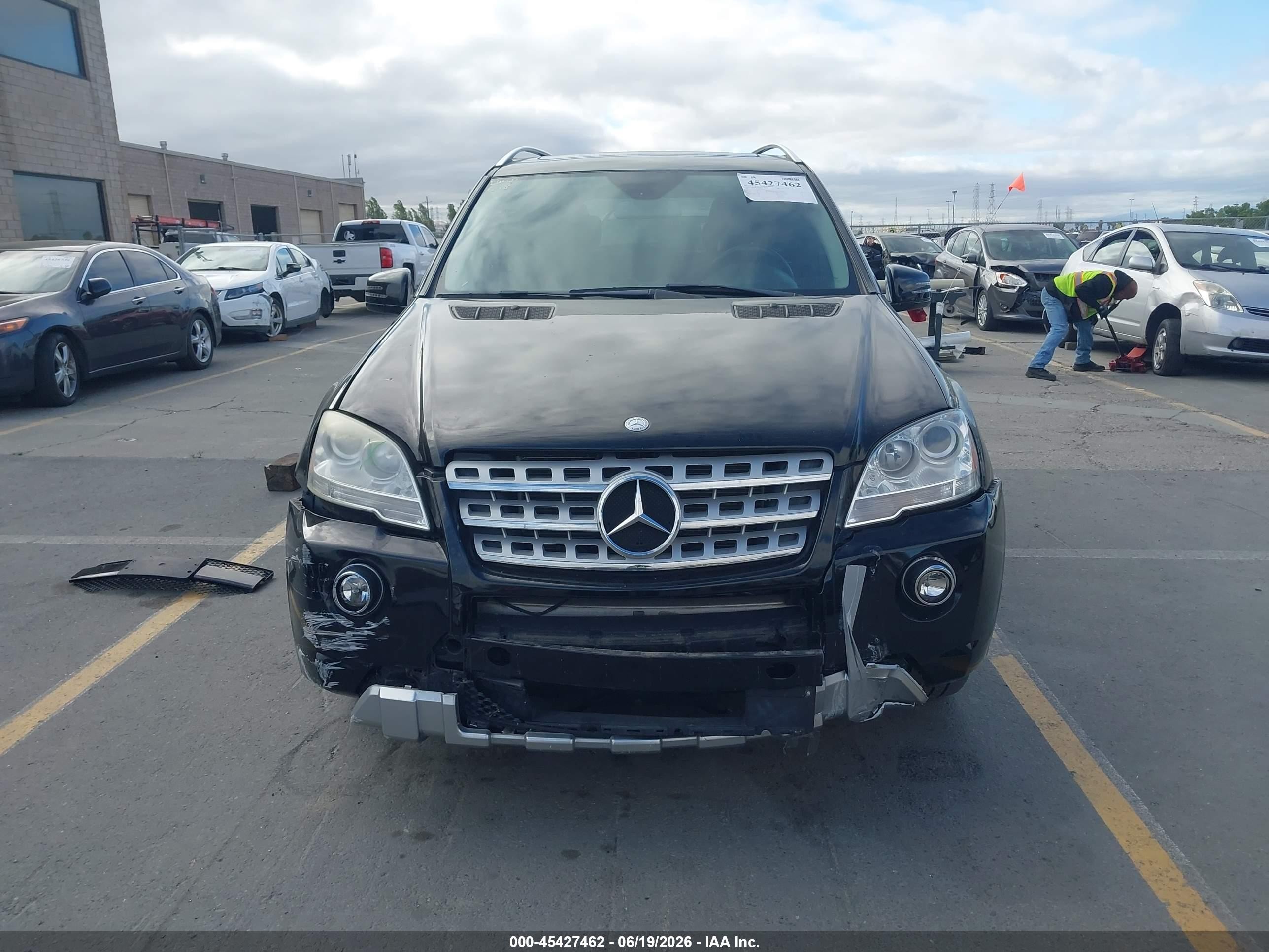 2011 Mercedes-benz Ml 550 4matic Черный vin: 4JGBB7CB2BA745852