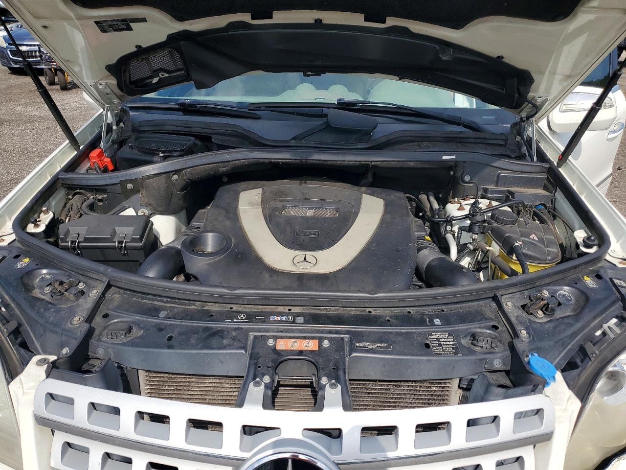 2010 Mercedes-benz Ml 550 4matic White vin: 4JGBB7CB5AA541433