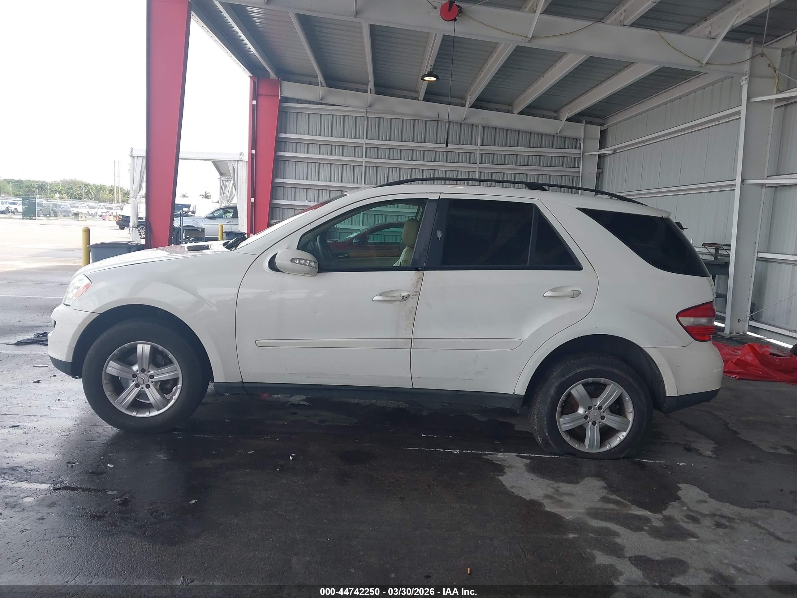 2007 Mercedes-benz Ml 350 4matic Бежевый vin: 4JGBB86EX7A213879