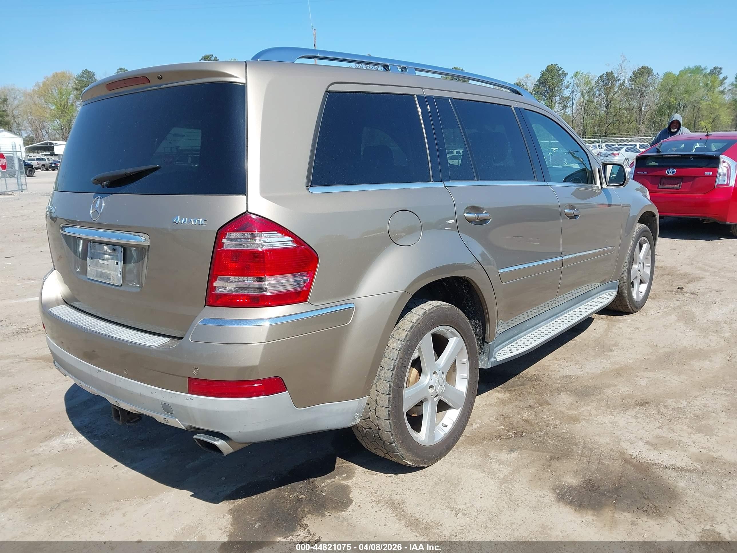 2009 Mercedes-benz Gl 450 4matic Золотой vin: 4JGBF71E59A512317
