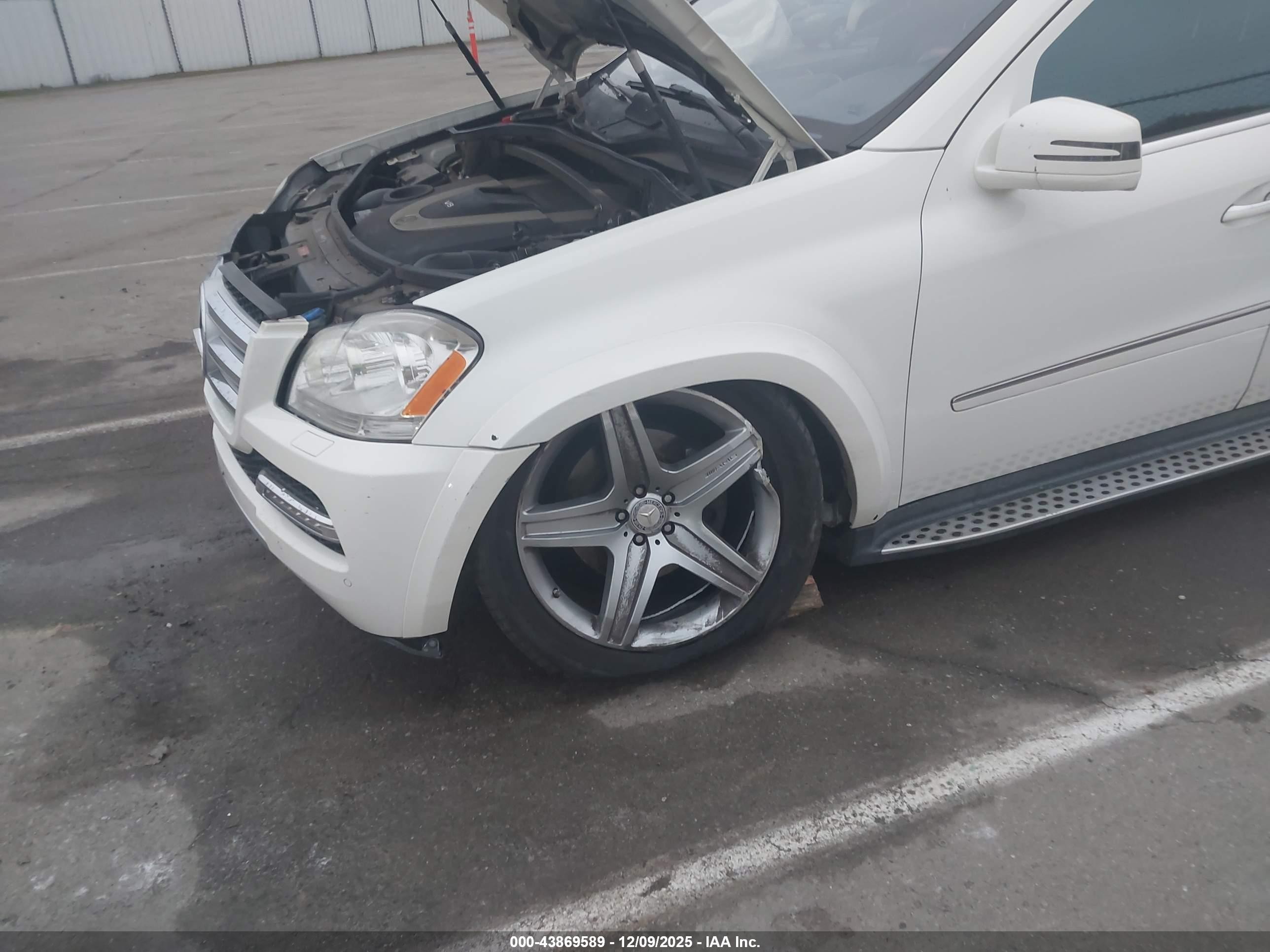 2011 Mercedes-benz Gl 550 4matic Белый vin: 4JGBF8GE0BA742916