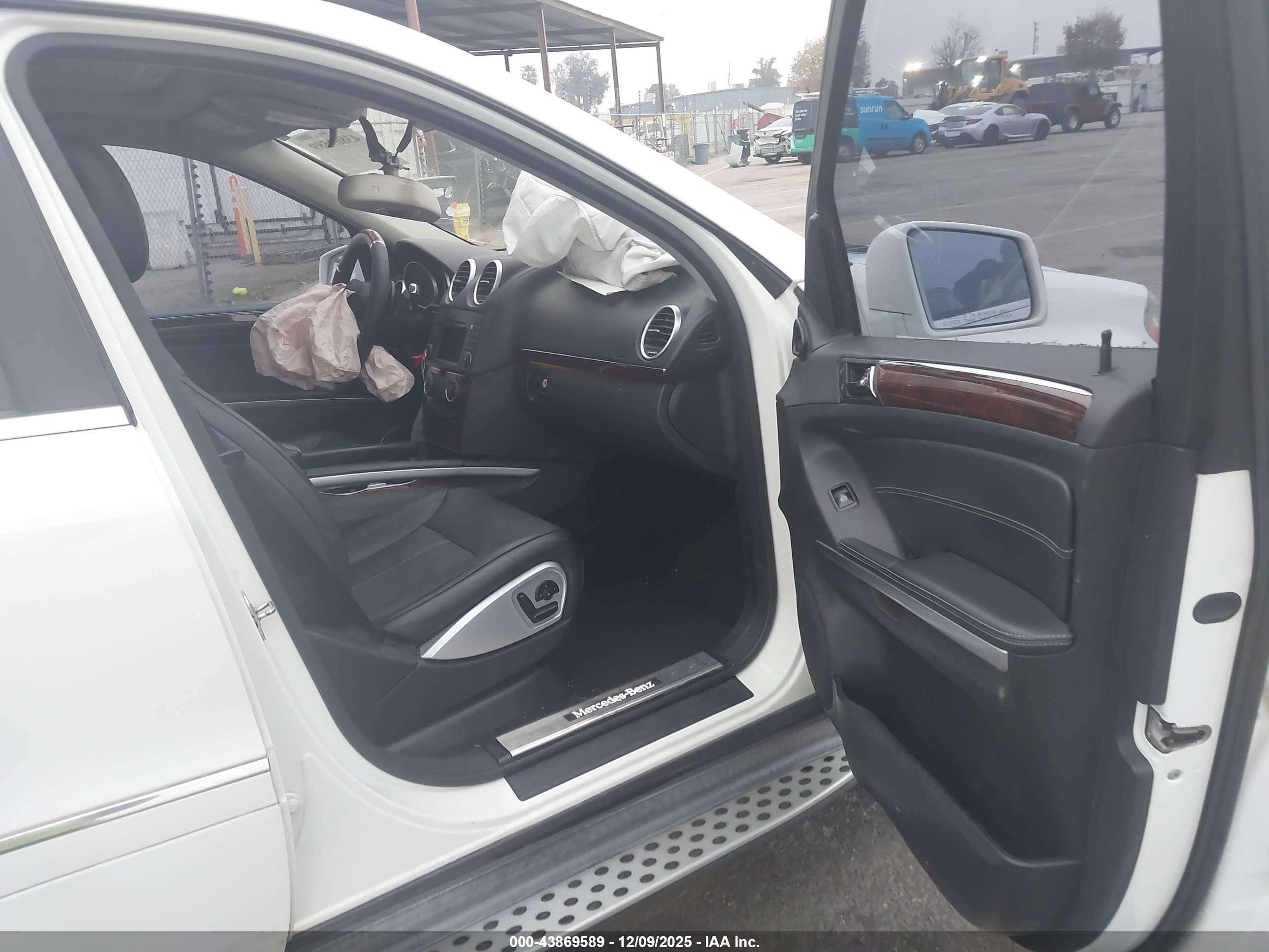 2011 Mercedes-benz Gl 550 4matic Белый vin: 4JGBF8GE0BA742916