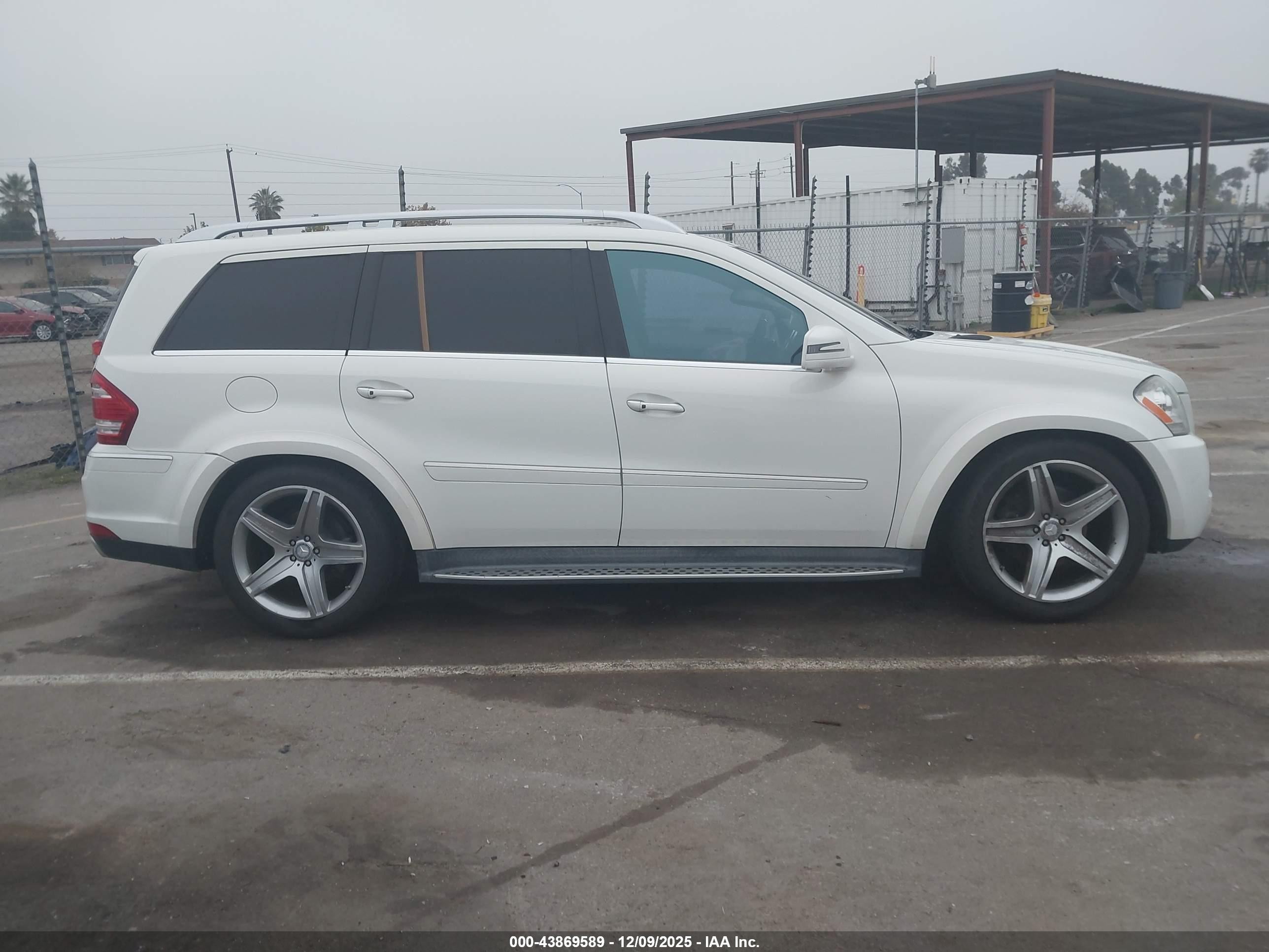 2011 Mercedes-benz Gl 550 4matic Белый vin: 4JGBF8GE0BA742916