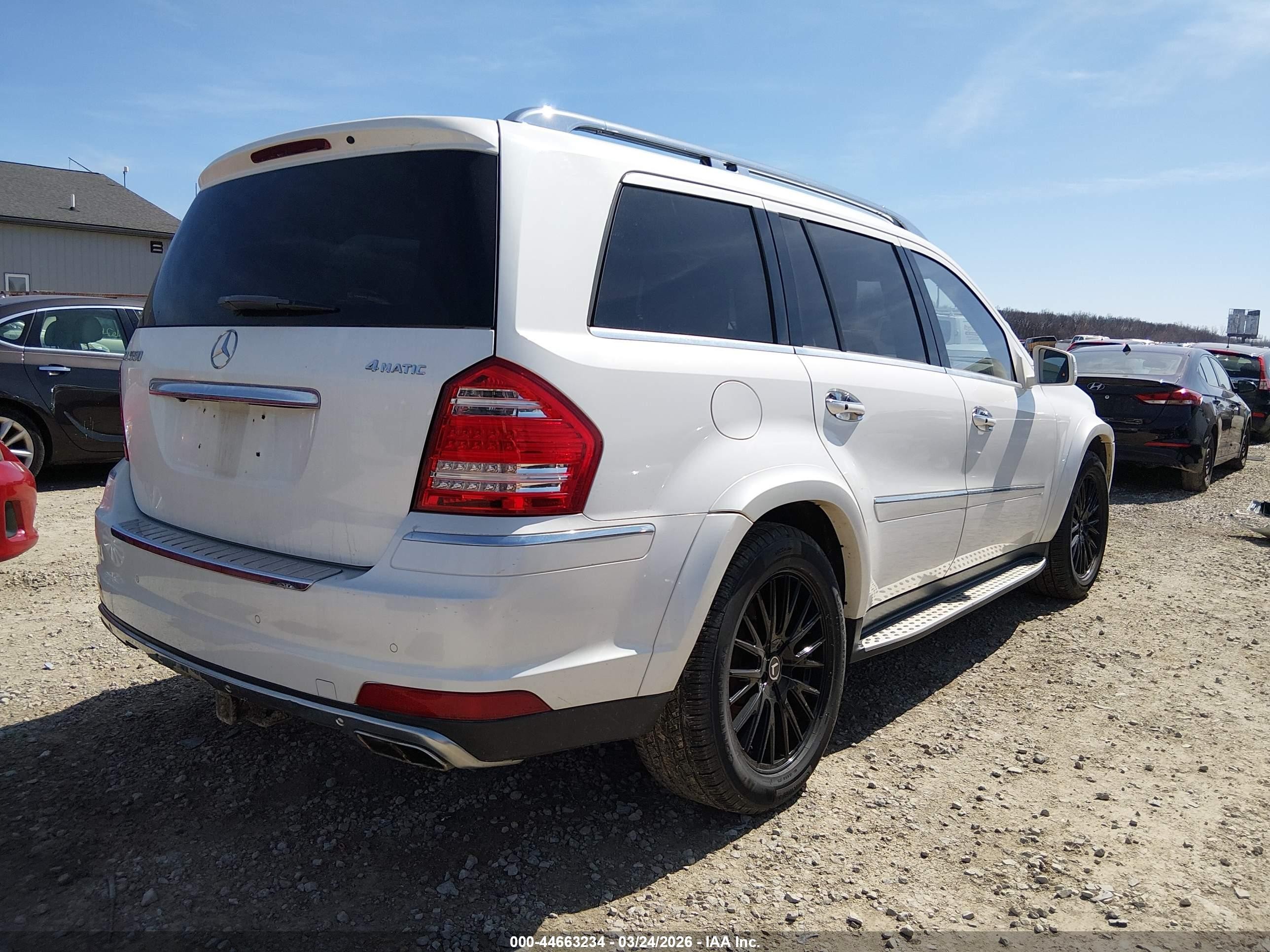 2011 Mercedes-benz Gl 550 4matic White vin: 4JGBF8GE2BA651758