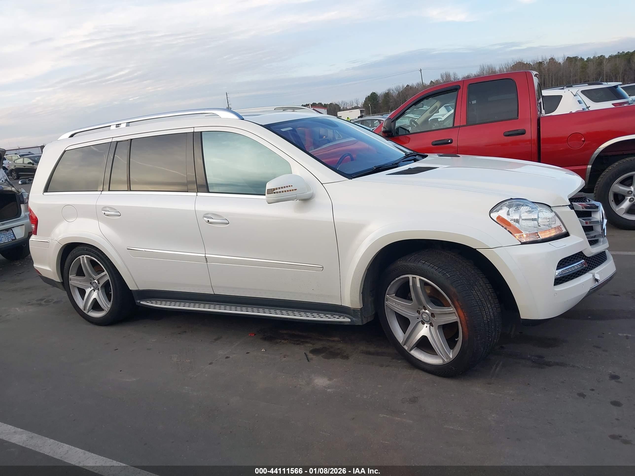 2011 Mercedes-benz Gl 550 4matic White vin: 4JGBF8GE2BA672688