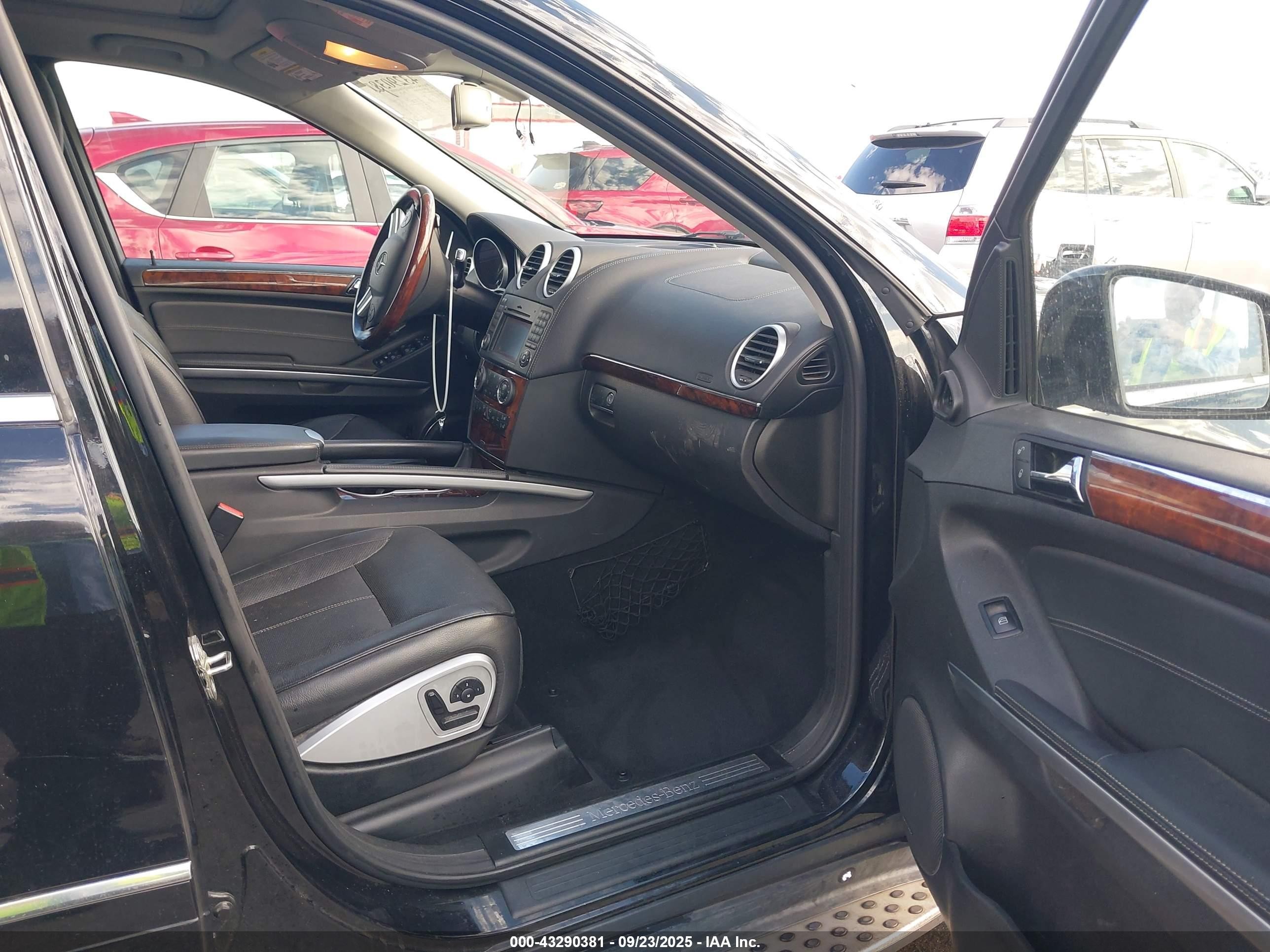 2011 Mercedes-benz Gl 550 4matic Черный vin: 4JGBF8GE3BA642826