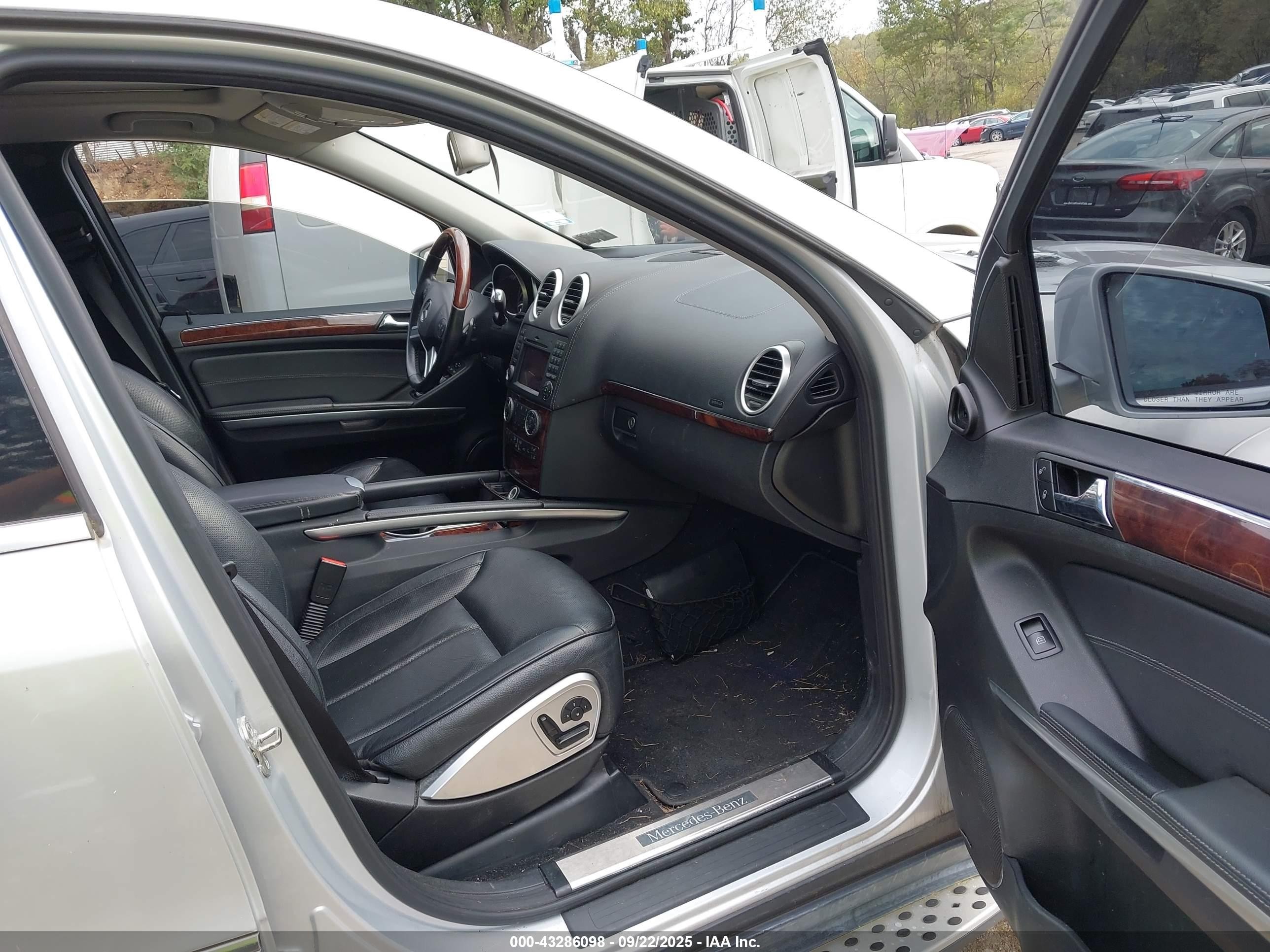 2011 Mercedes-benz Gl 550 4matic Серебряный vin: 4JGBF8GE7BA652484