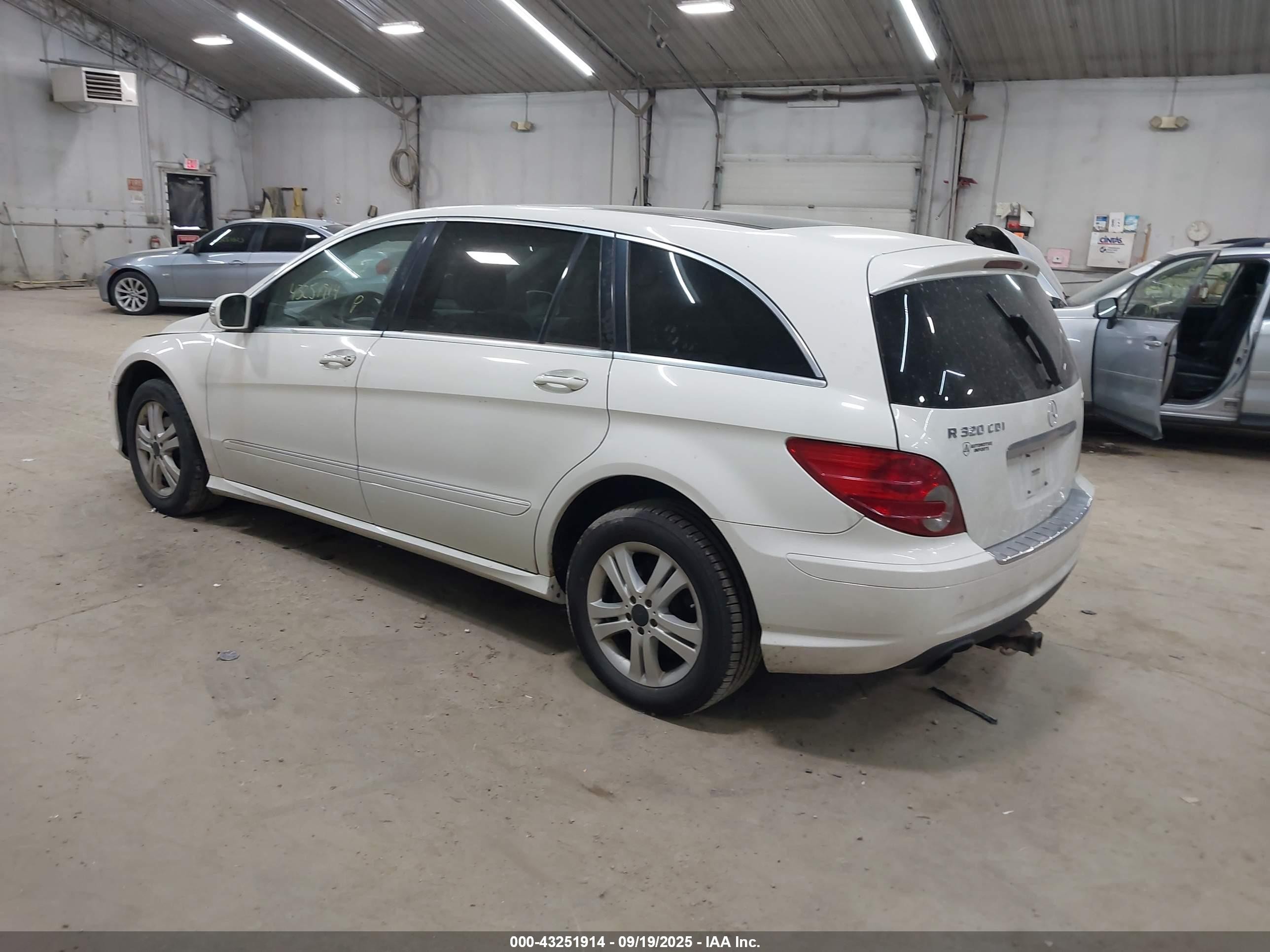 2008 Mercedes-benz R 320 Cdi 4matic White vin: 4JGCB22E28A074176