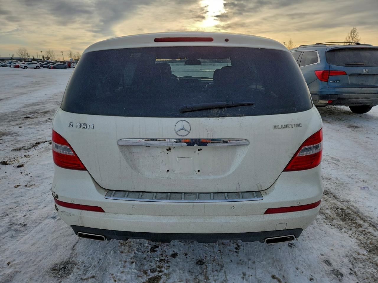 2012 Mercedes-benz R 350 Bluetec White vin: 4JGCB2FE6CA146323