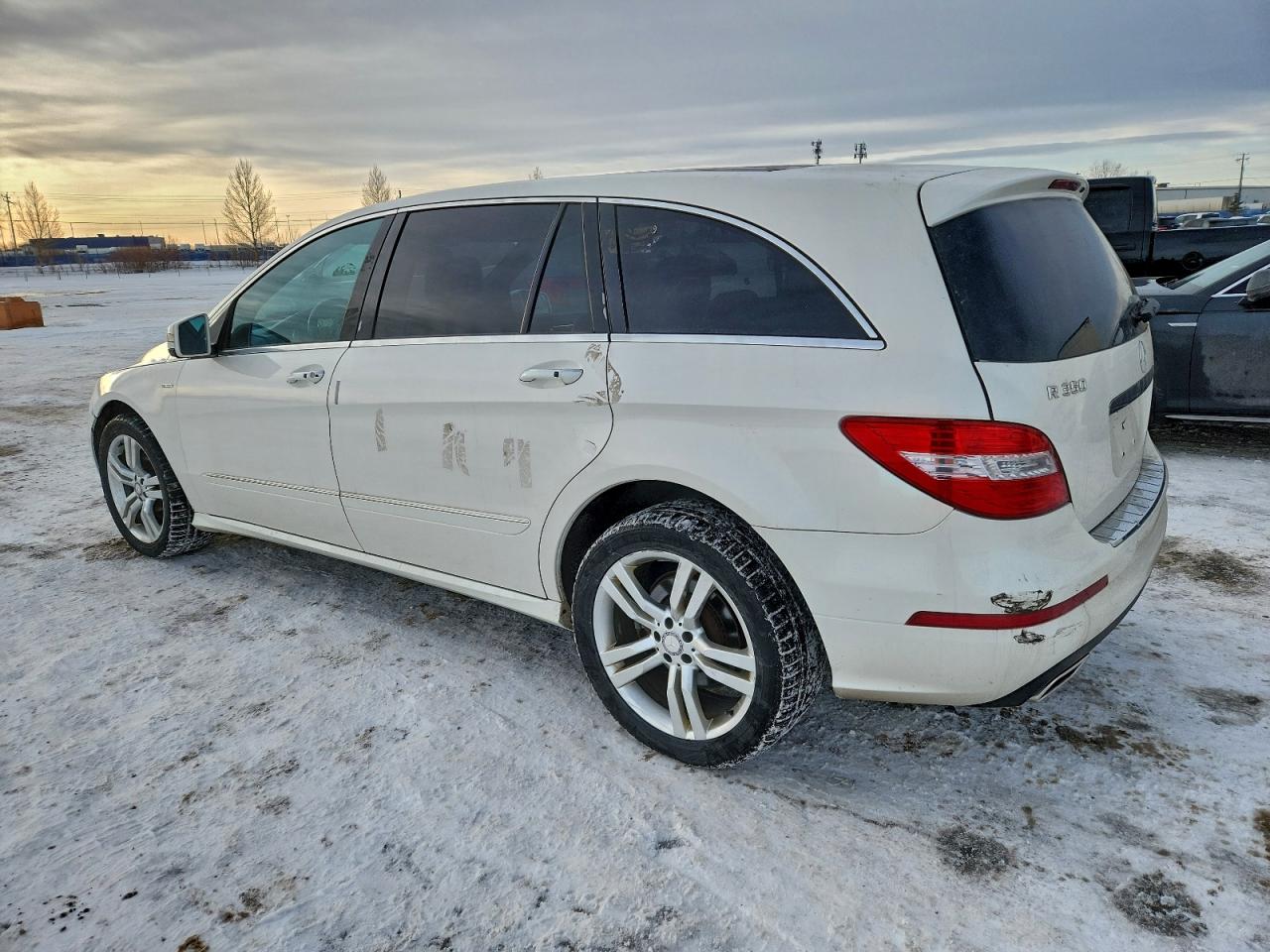 2012 Mercedes-benz R 350 Bluetec White vin: 4JGCB2FE6CA146323