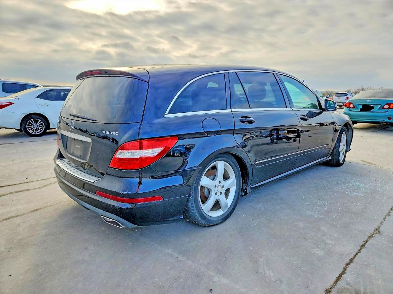 2012 Mercedes Benz R 350 Bluetec Black vin: 4JGCB2FEXCA137513