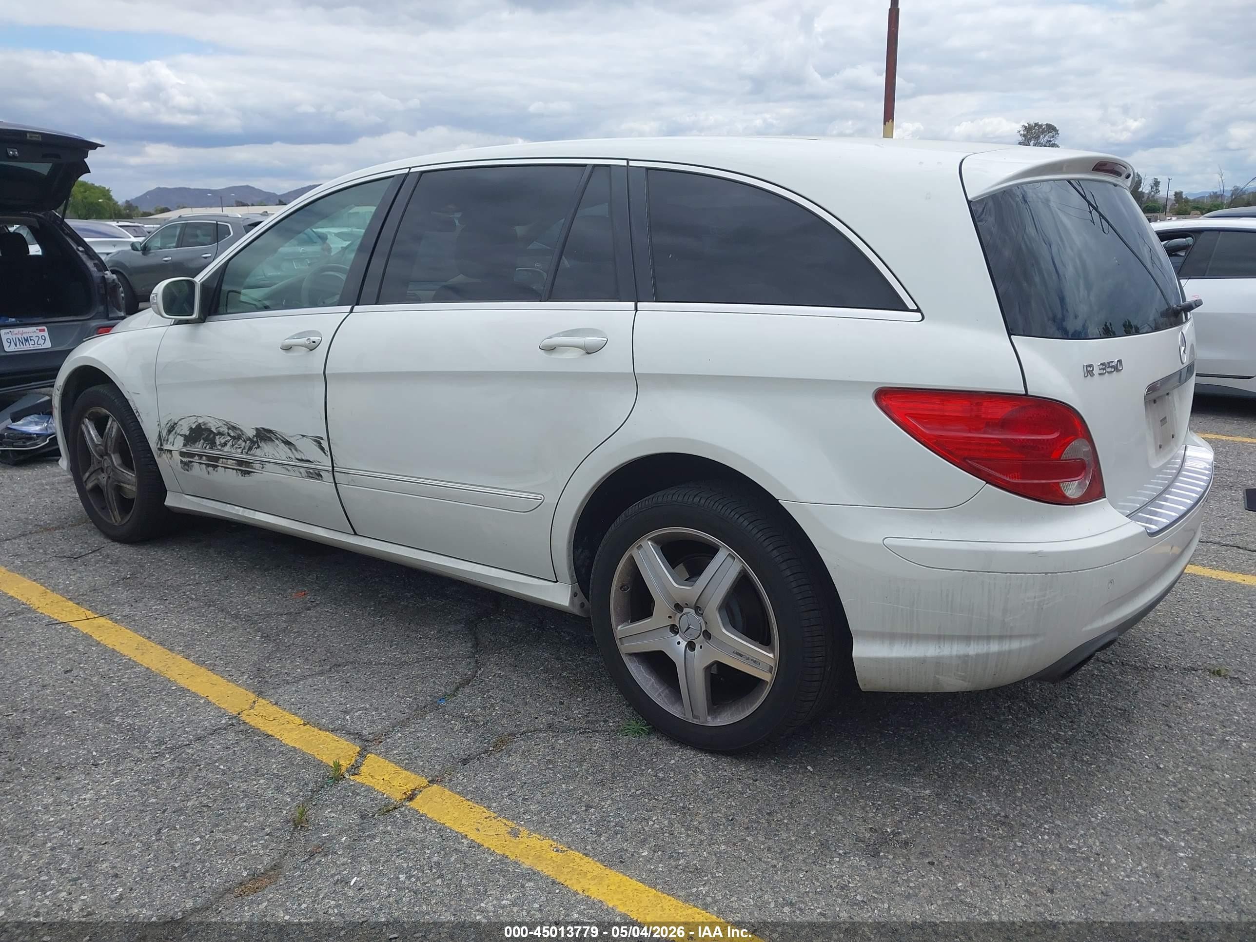 2008 Mercedes-benz R 350   White vin: 4JGCB56E08A078416