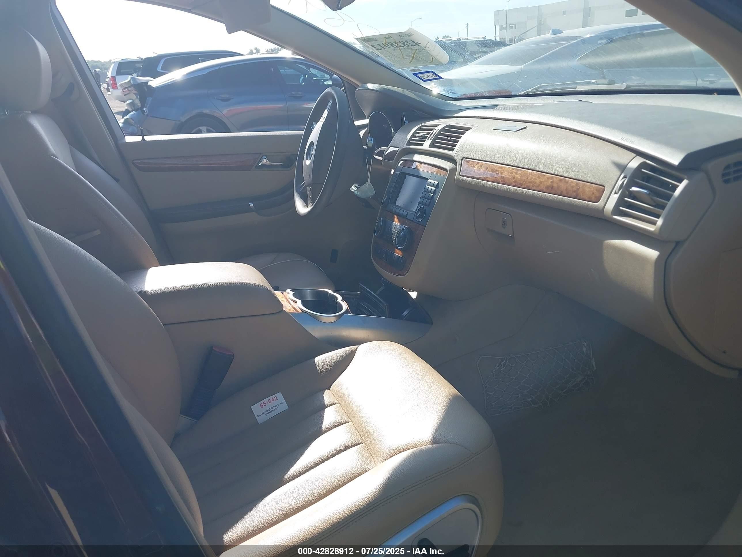 2008 Mercedes-benz R 350   Burgundy vin: 4JGCB56E18A068011