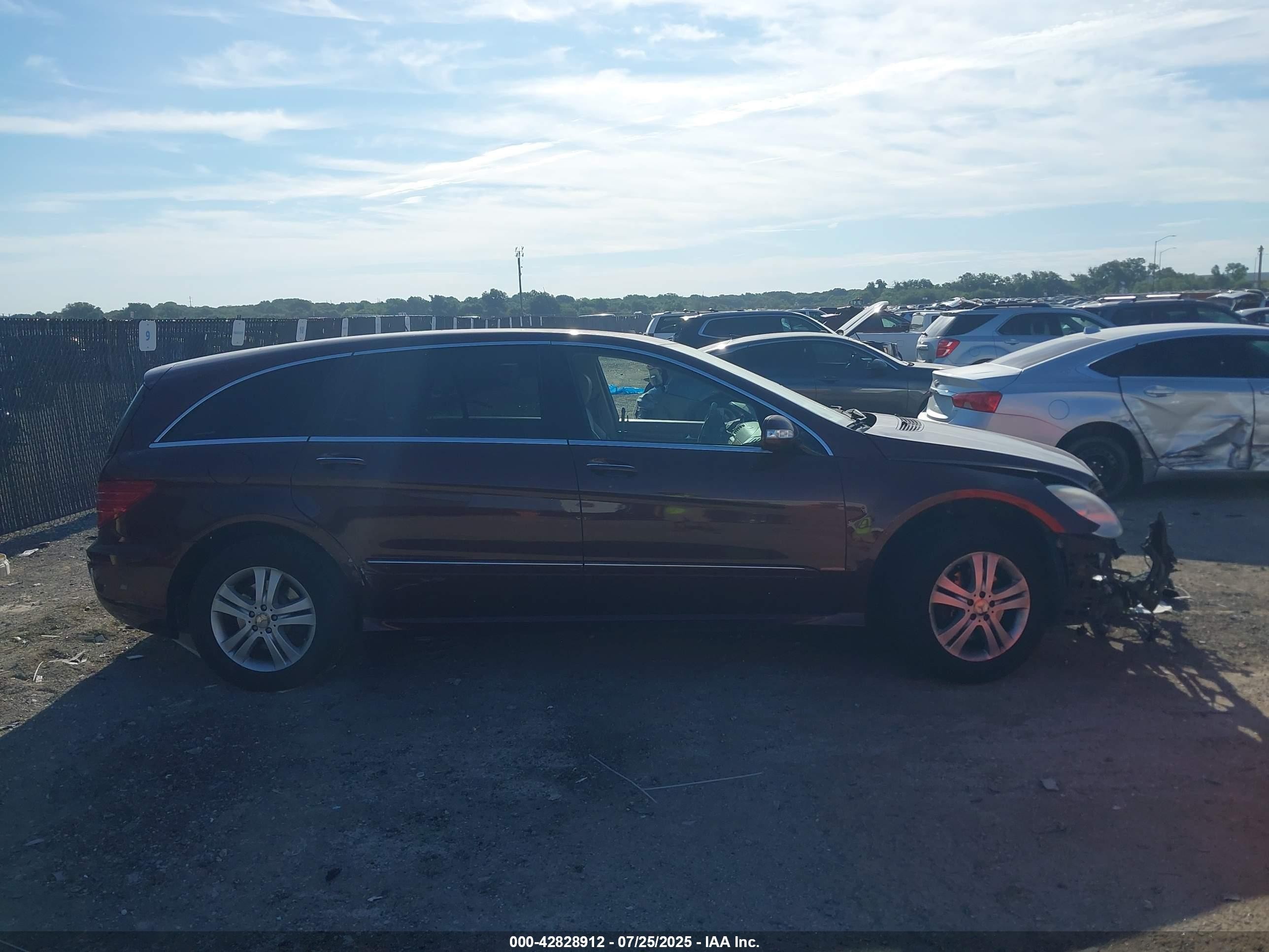 2008 Mercedes-benz R 350   Burgundy vin: 4JGCB56E18A068011