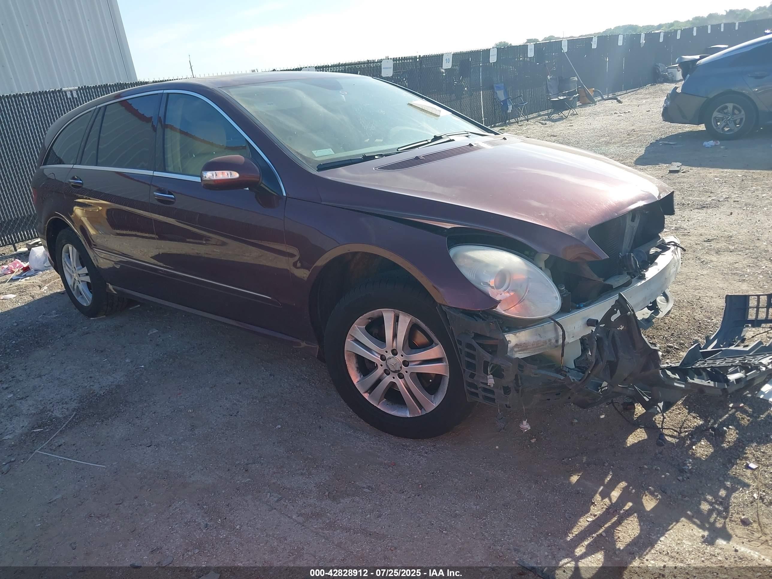 2008 Mercedes-benz R 350   Burgundy vin: 4JGCB56E18A068011