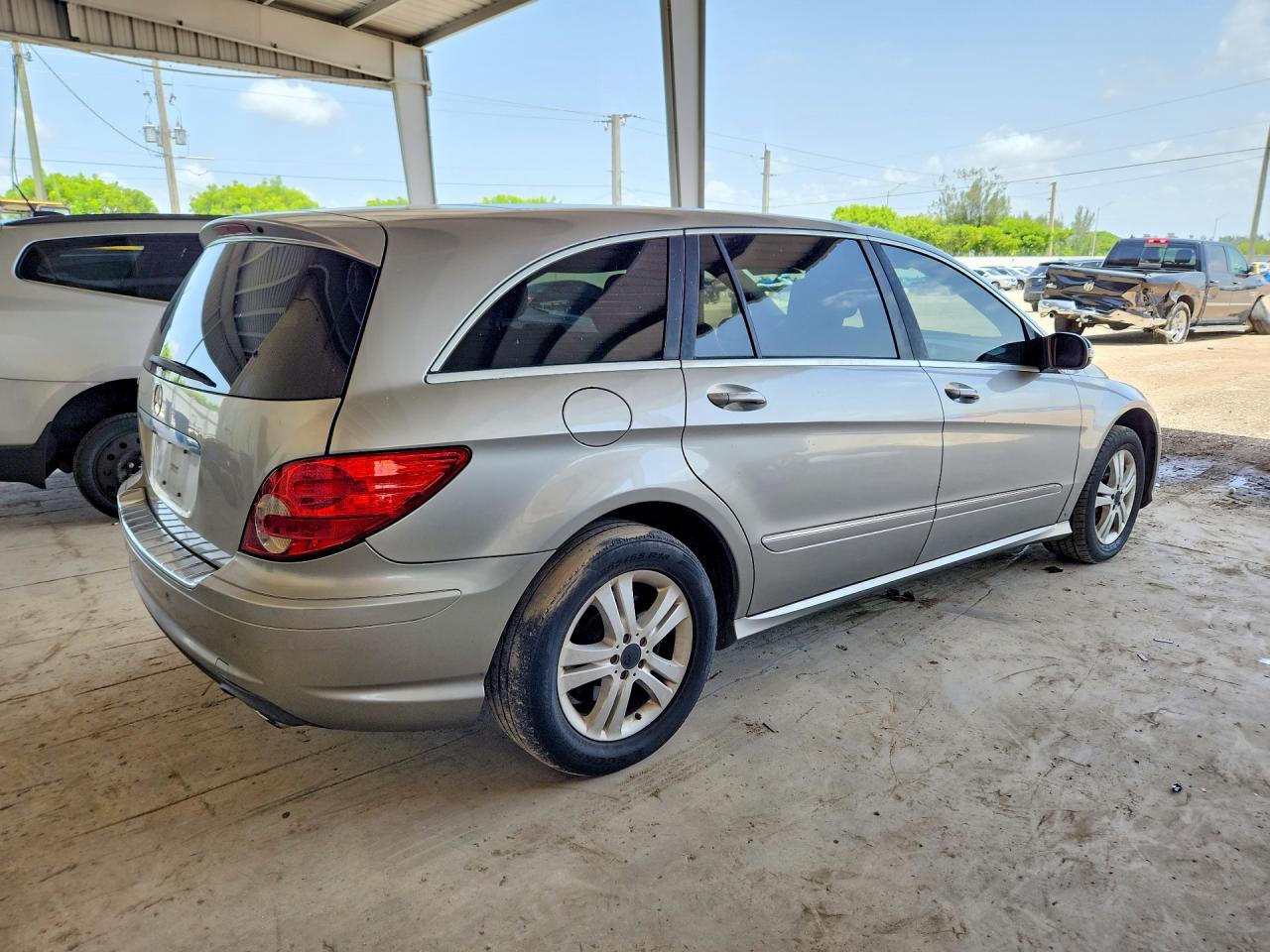 2008 Mercedes-benz R 350 Silver vin: 4JGCB56E38A068138