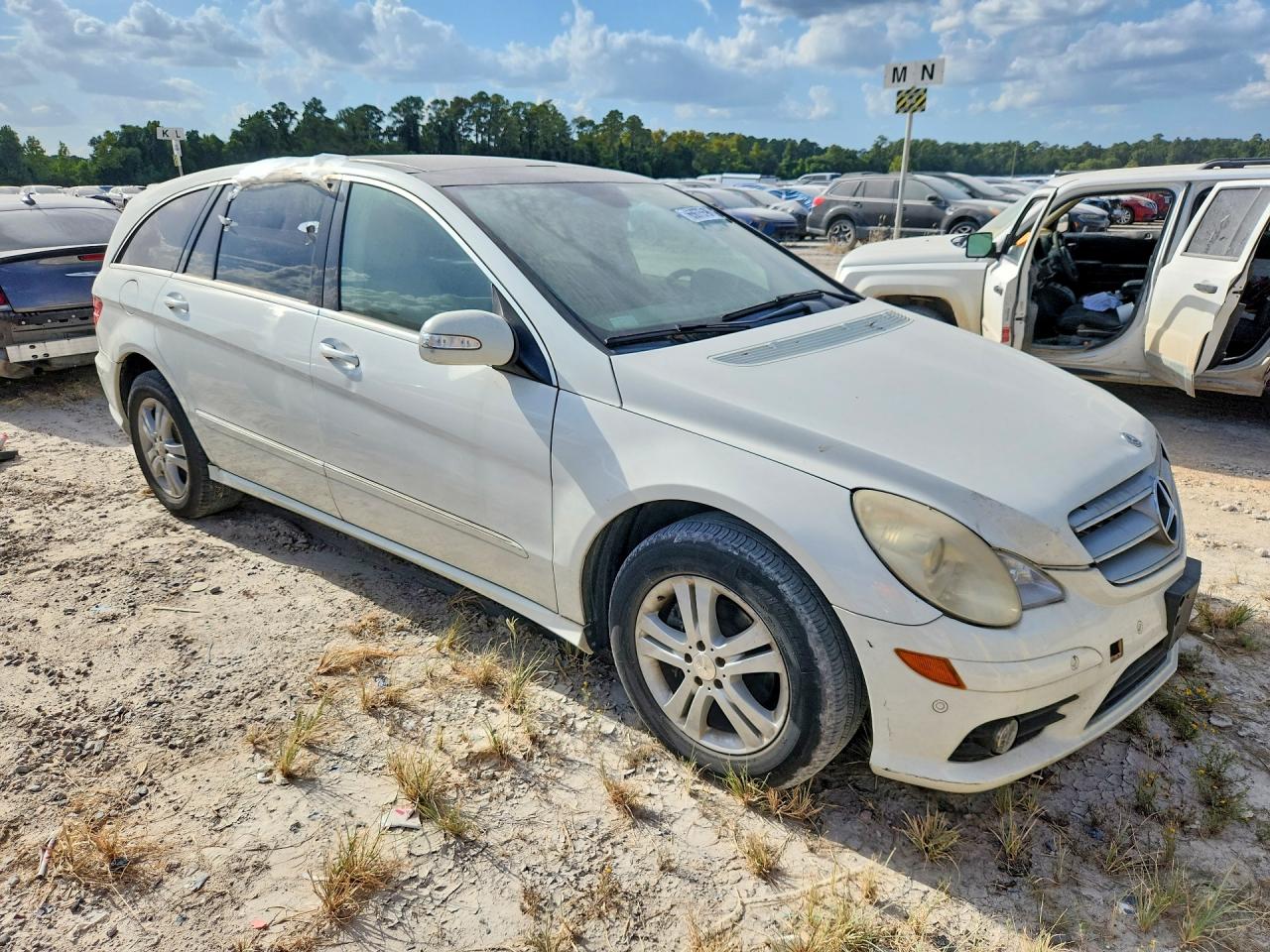 2008 Mercedes-benz R 350 White vin: 4JGCB56E68A064326