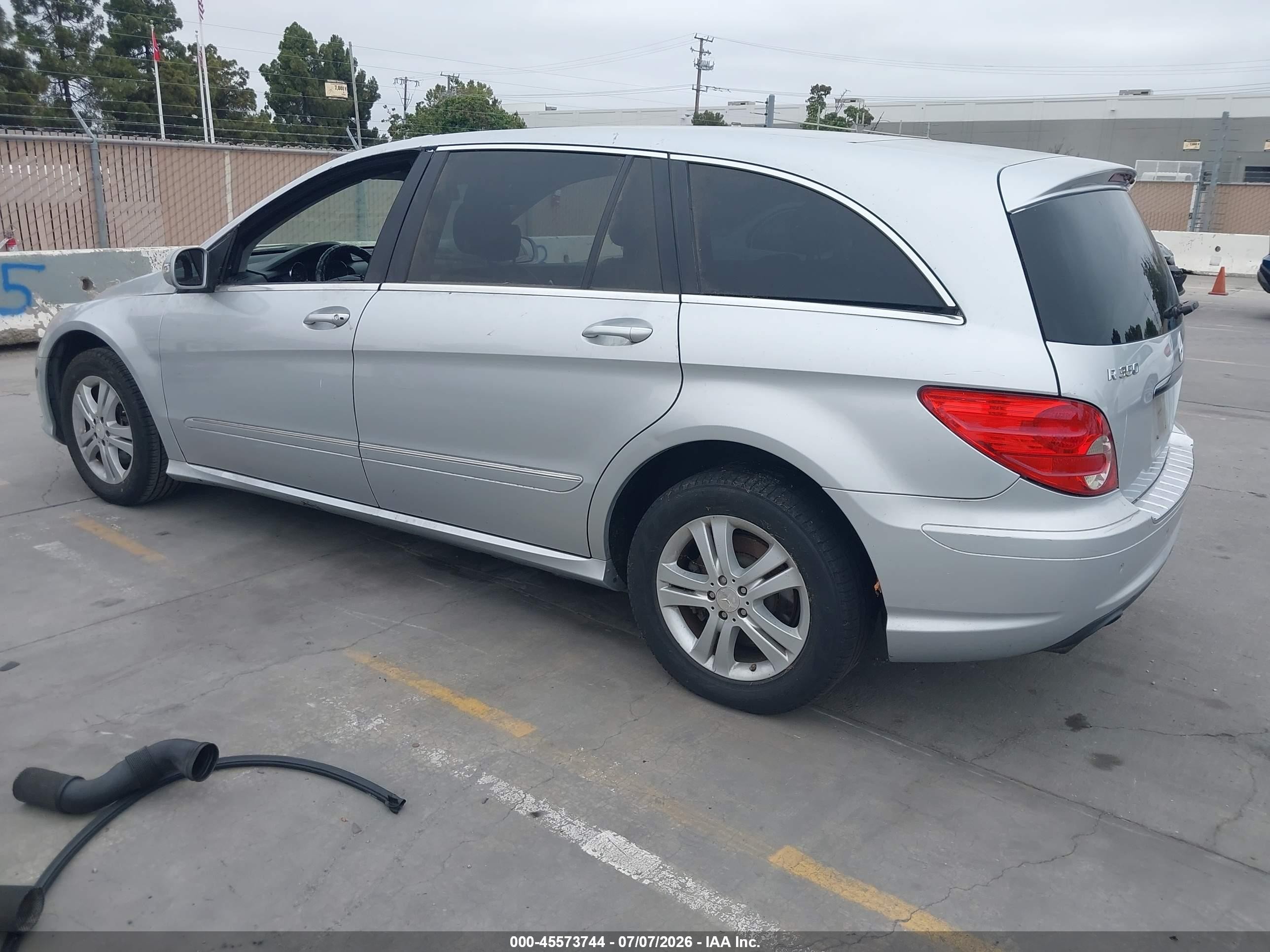 2008 Mercedes-benz R-class 3.5l Burgundy vin: 4JGCB56E88A068099