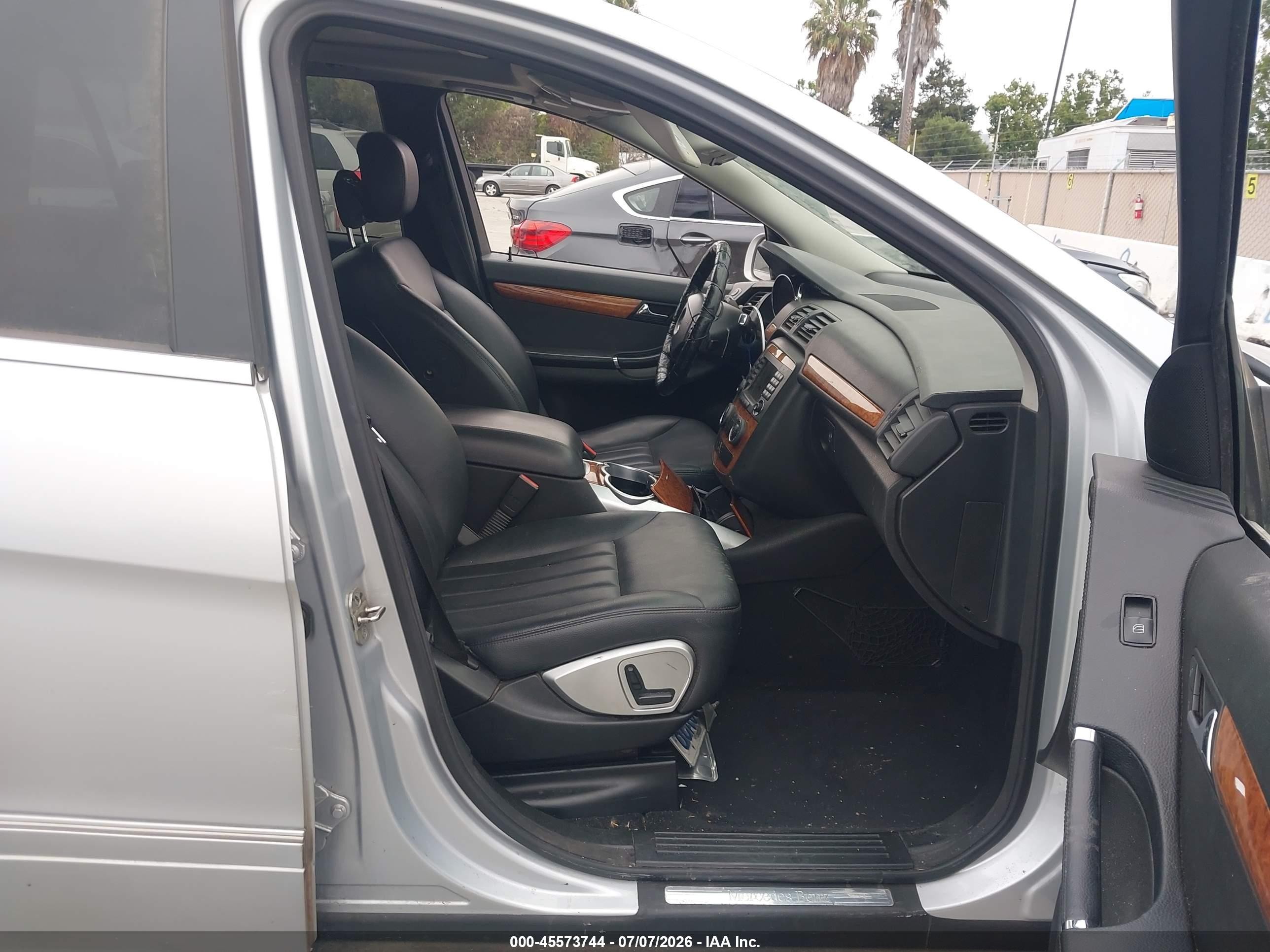 2008 Mercedes-benz R-class 3.5l Burgundy vin: 4JGCB56E88A068099
