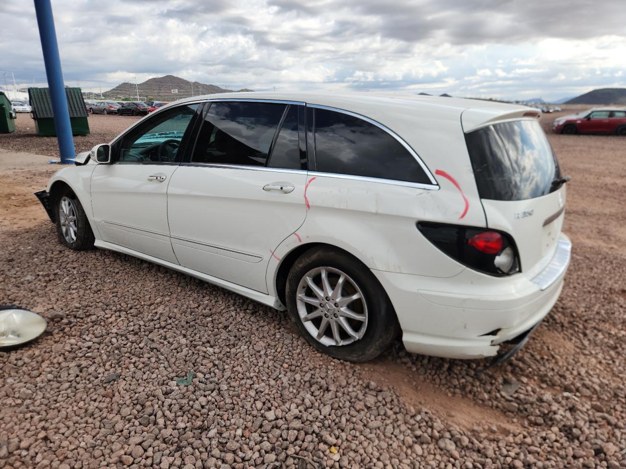 2008 Mercedes-benz R 350 White vin: 4JGCB56EX8A068752