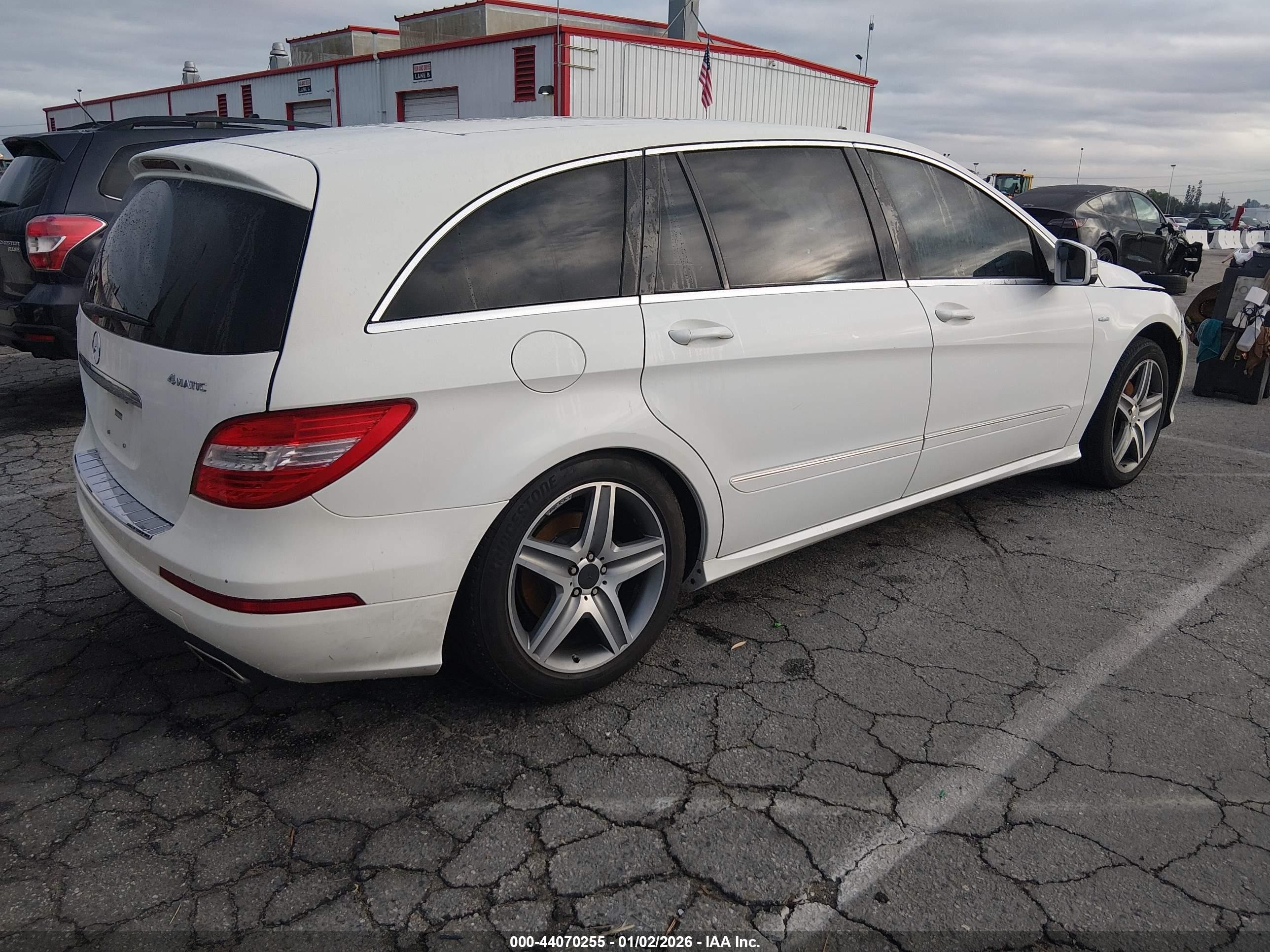 2012 Mercedes-benz R 350 4matic Белый vin: 4JGCB5HE0CA138099