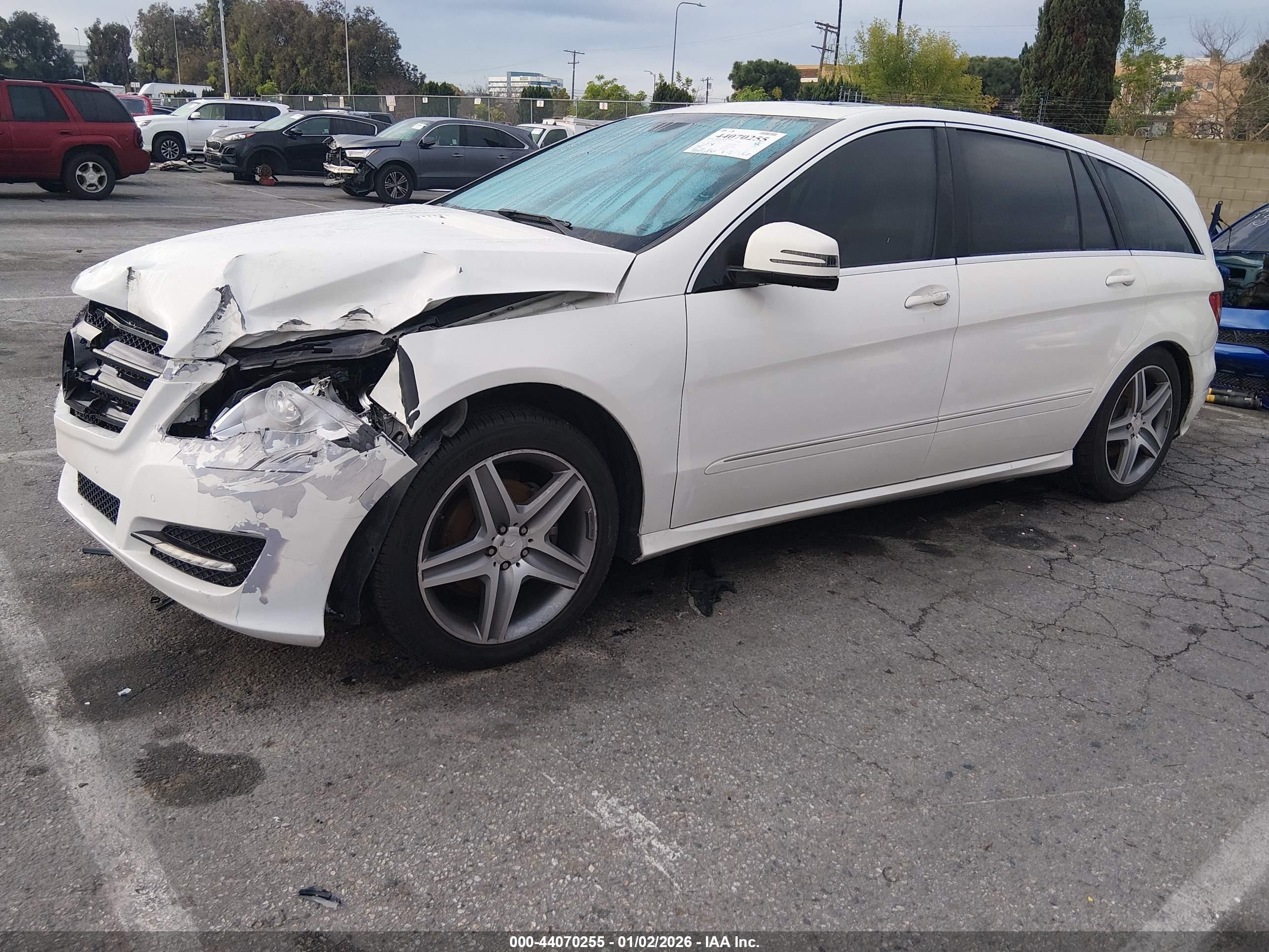 2012 Mercedes-benz R 350 4matic Белый vin: 4JGCB5HE0CA138099