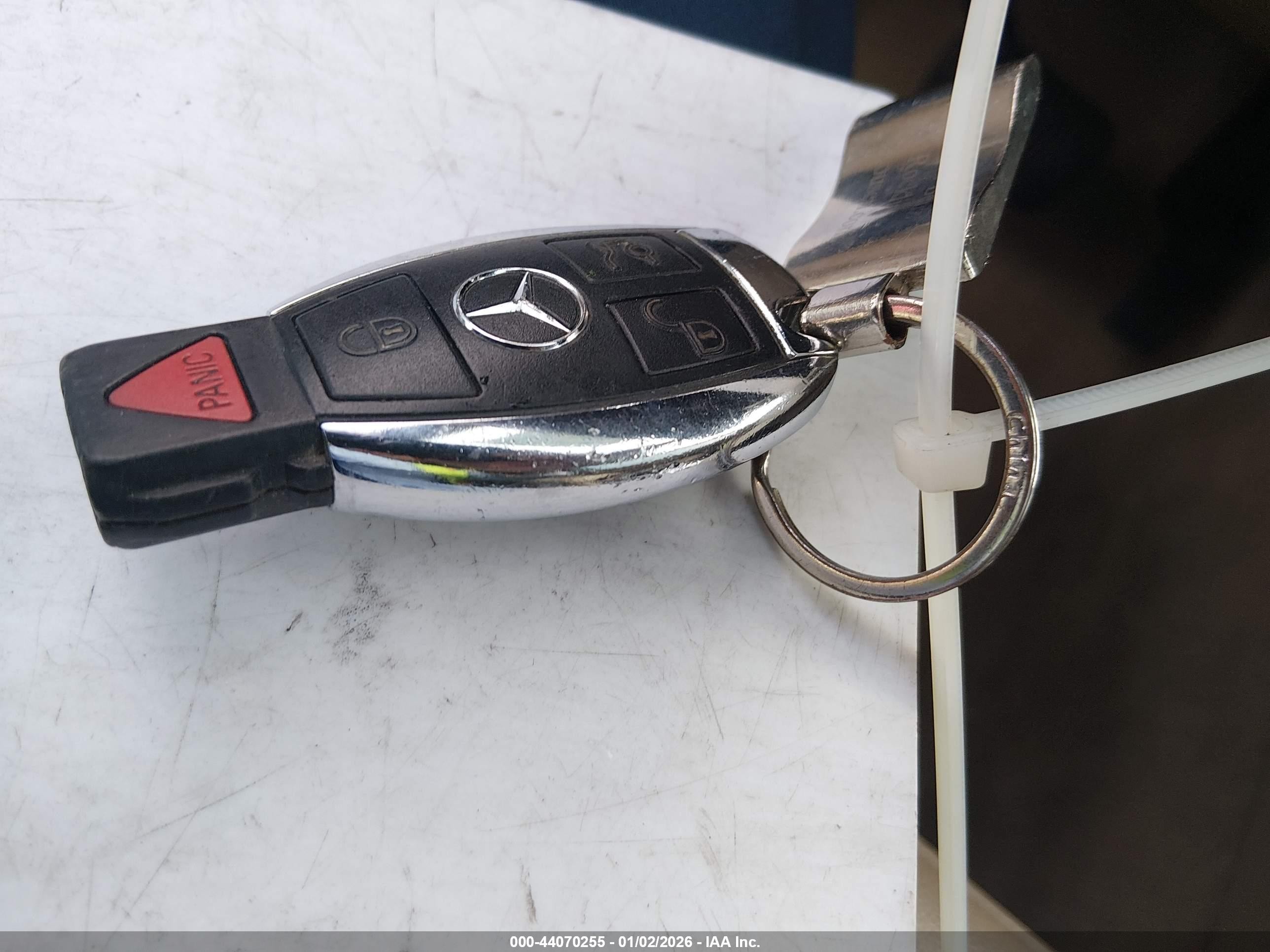 2012 Mercedes-benz R 350 4matic Белый vin: 4JGCB5HE0CA138099