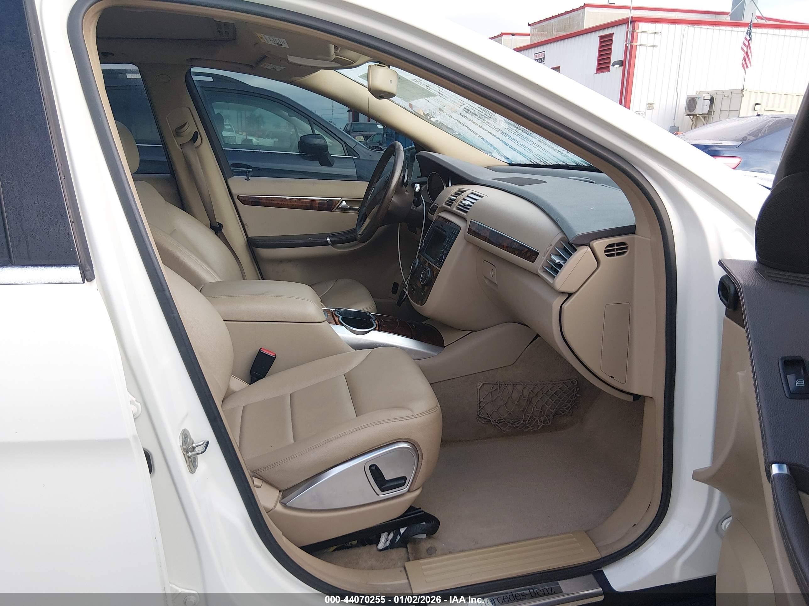 2012 Mercedes-benz R 350 4matic Белый vin: 4JGCB5HE0CA138099