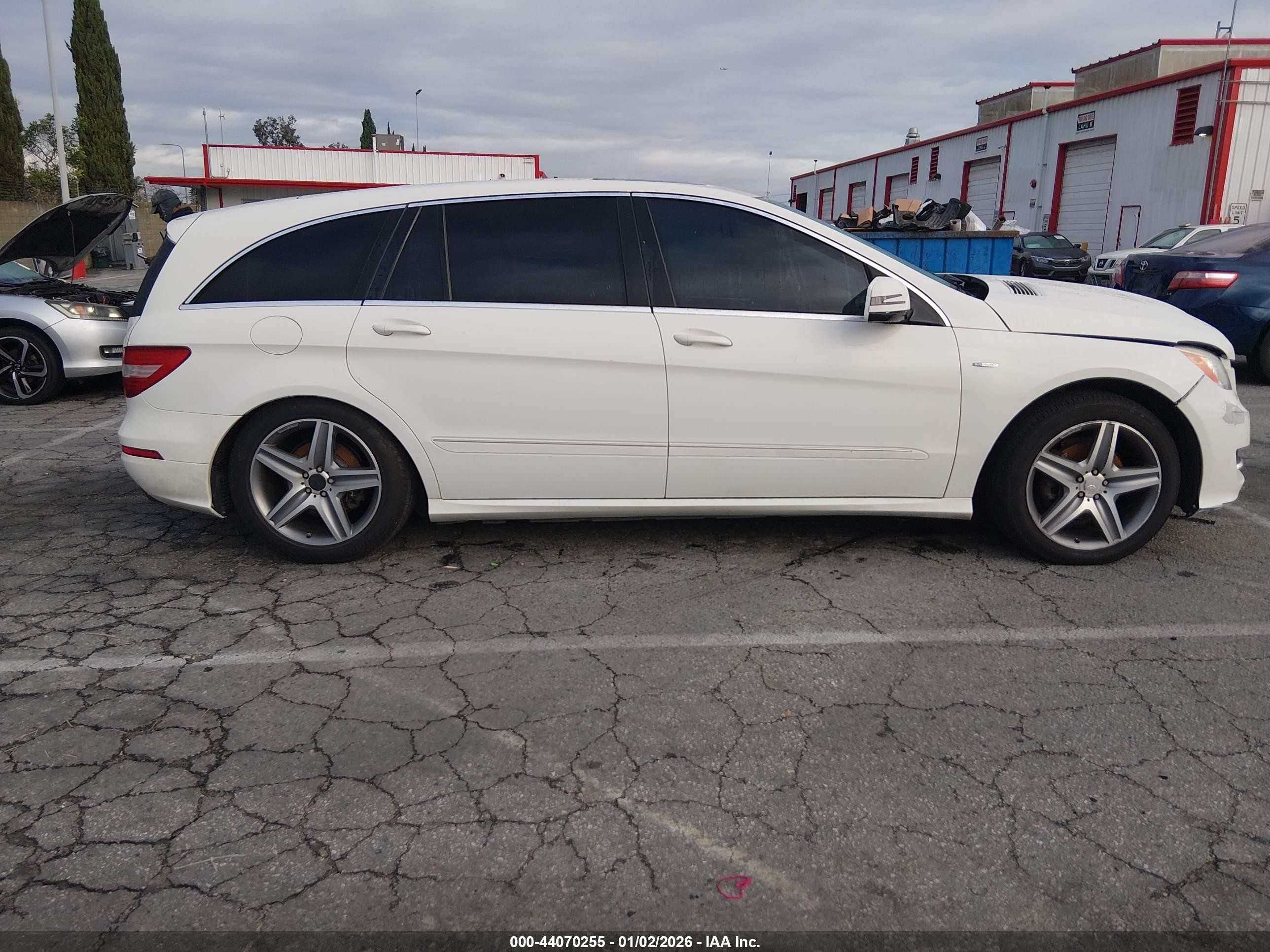 2012 Mercedes-benz R 350 4matic Белый vin: 4JGCB5HE0CA138099