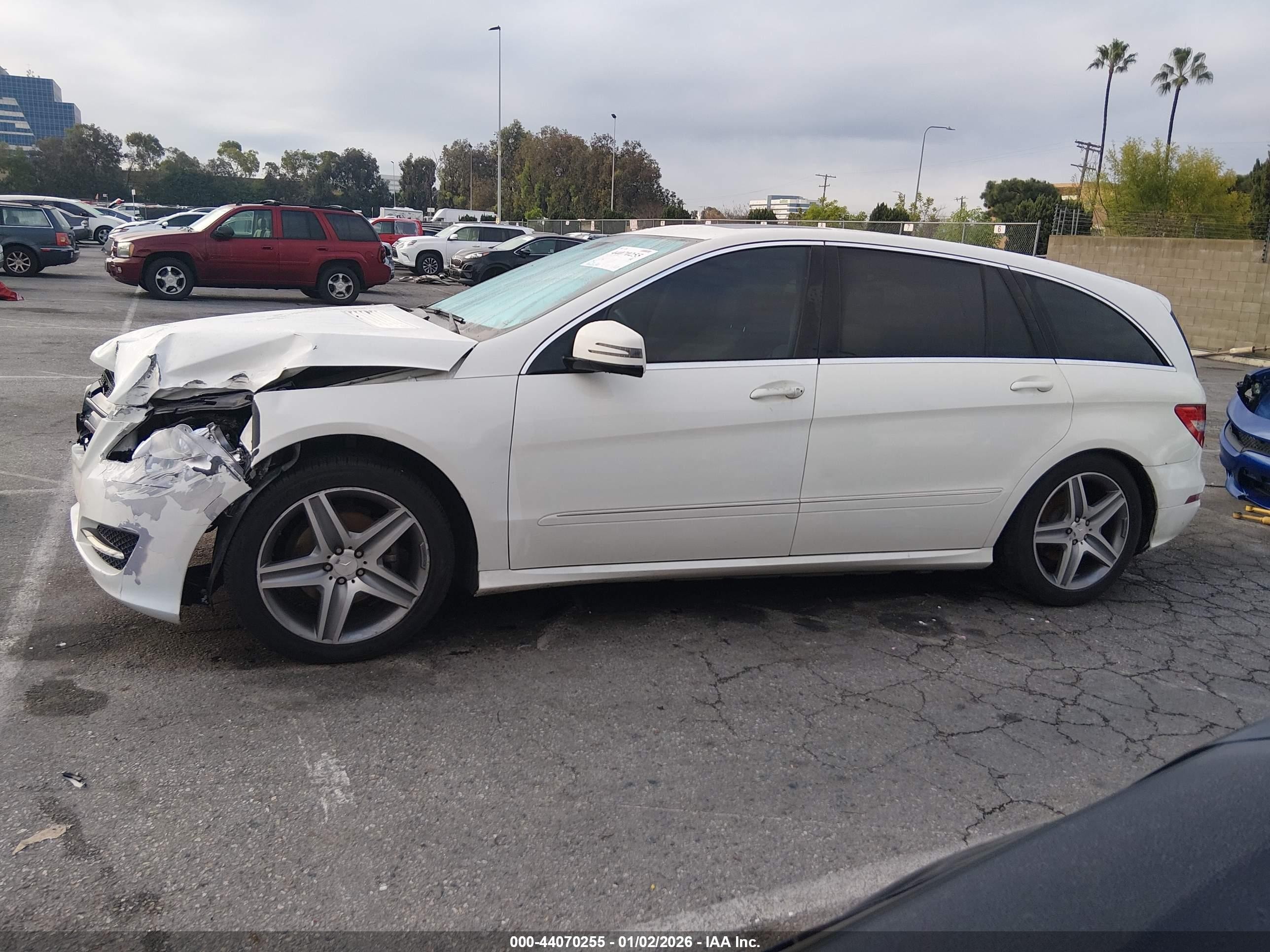 2012 Mercedes-benz R 350 4matic Белый vin: 4JGCB5HE0CA138099