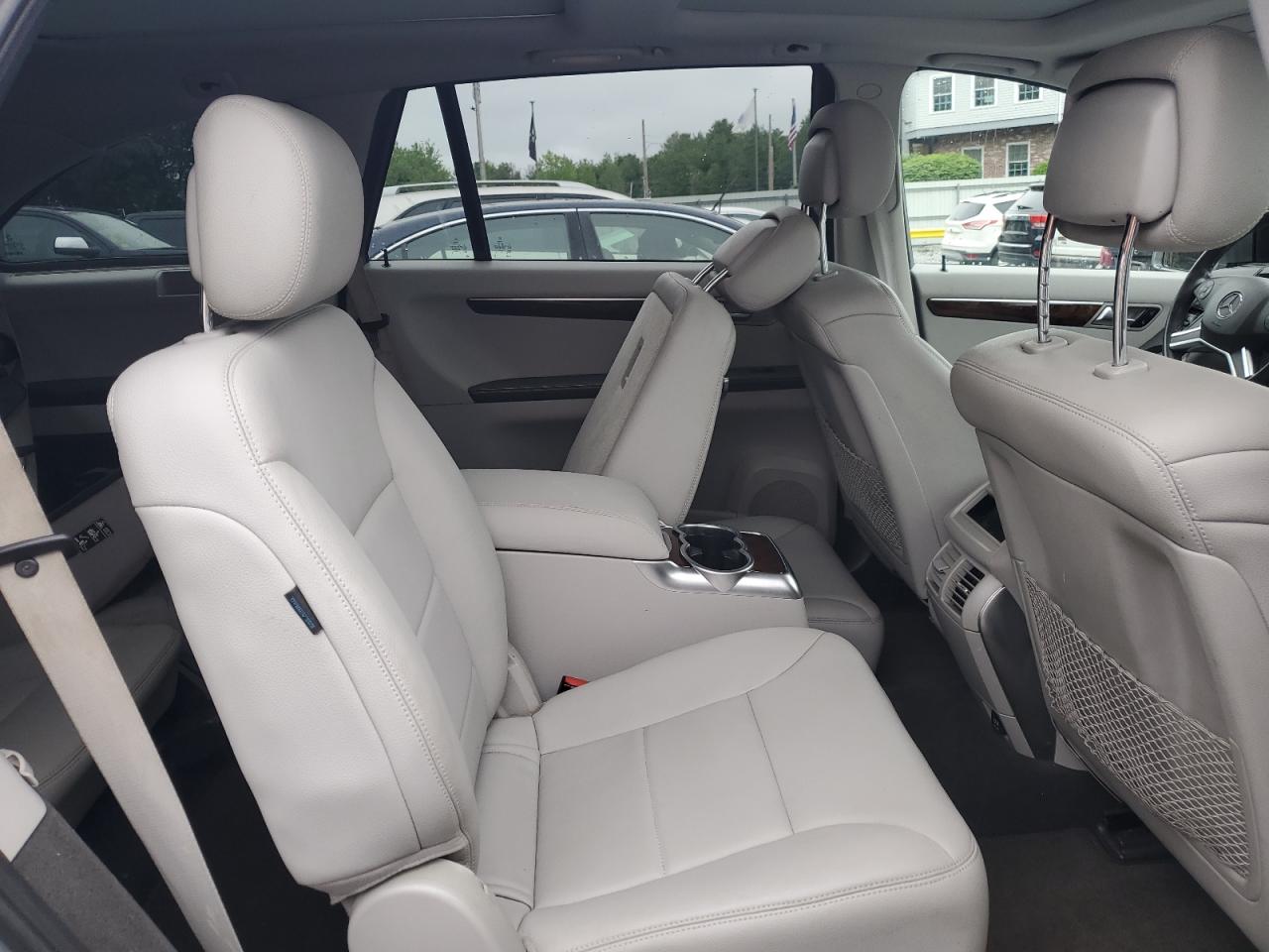 2012 Mercedes-benz R 350 4matic   Silver vin: 4JGCB5HE3CA148917