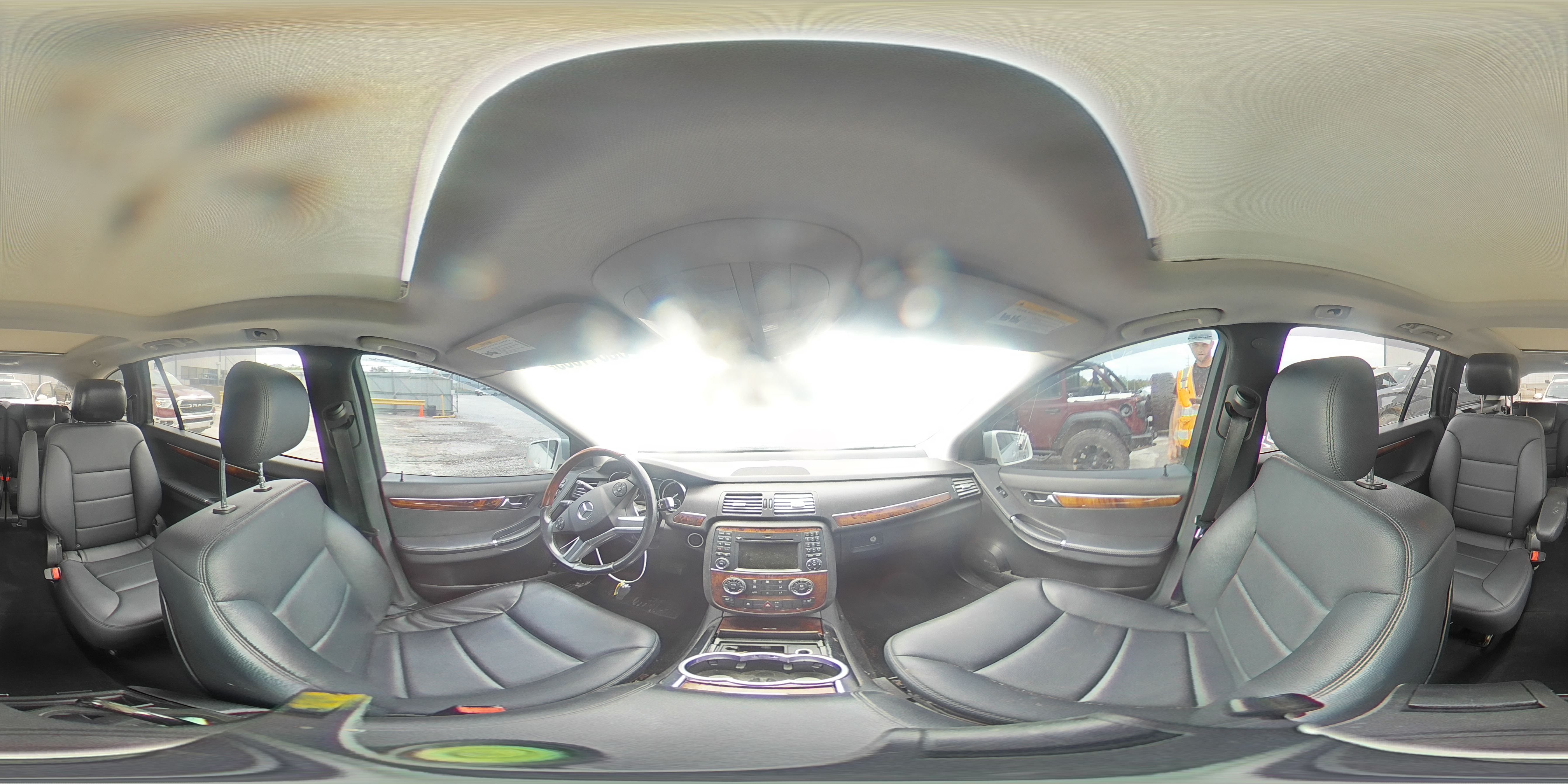 2012 Mercedes-benz R 350 4matic   White vin: 4JGCB5HE4CA142964