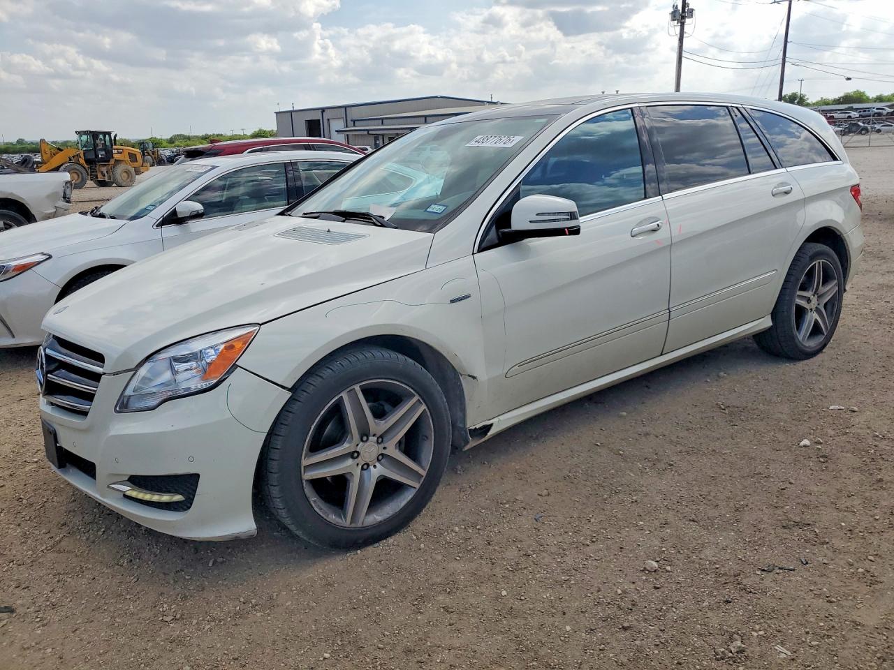 2012 Mercedes-benz R 350 4matic White vin: 4JGCB5HE5CA141788