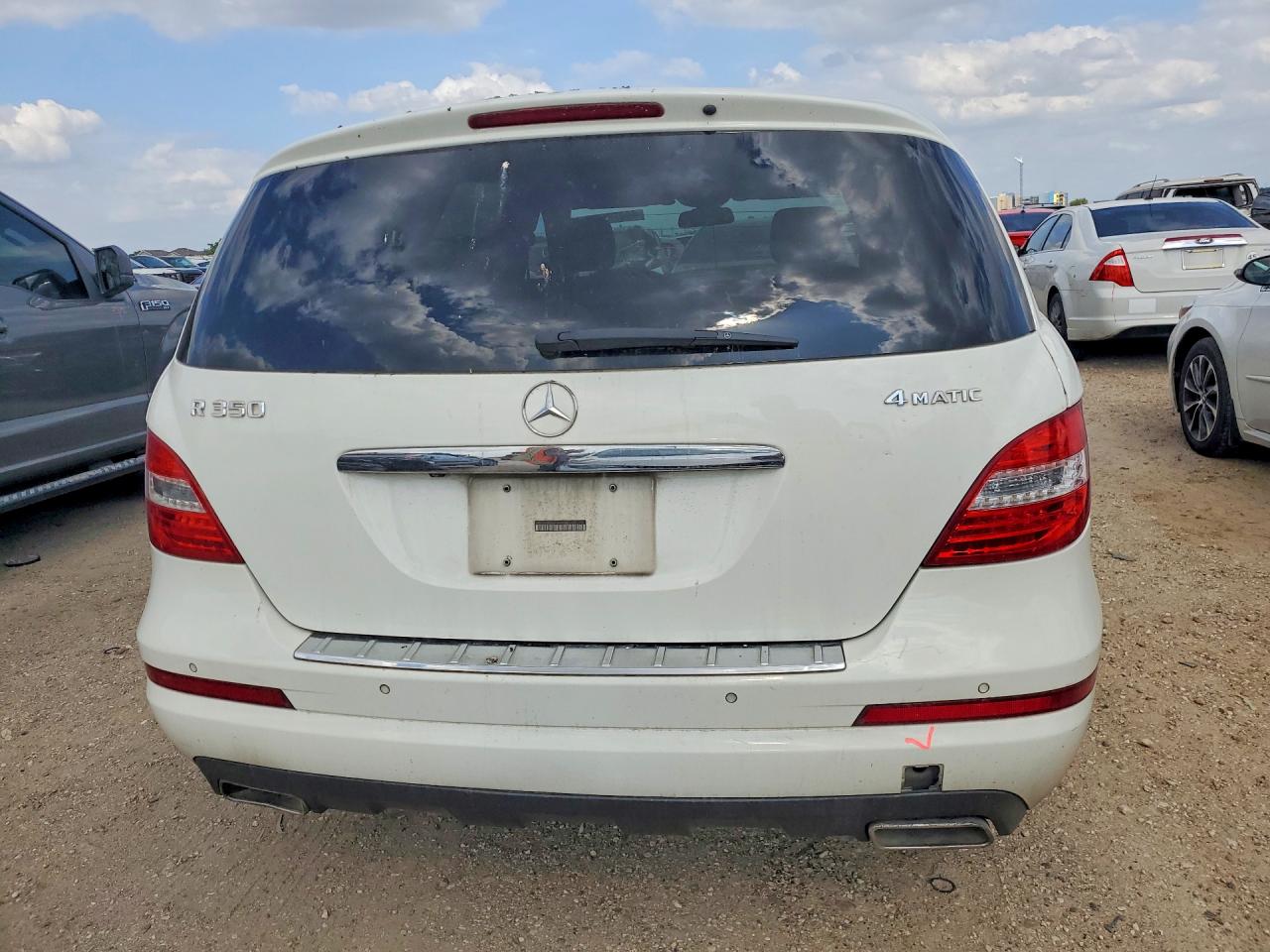 2012 Mercedes-benz R 350 4matic White vin: 4JGCB5HE5CA141788