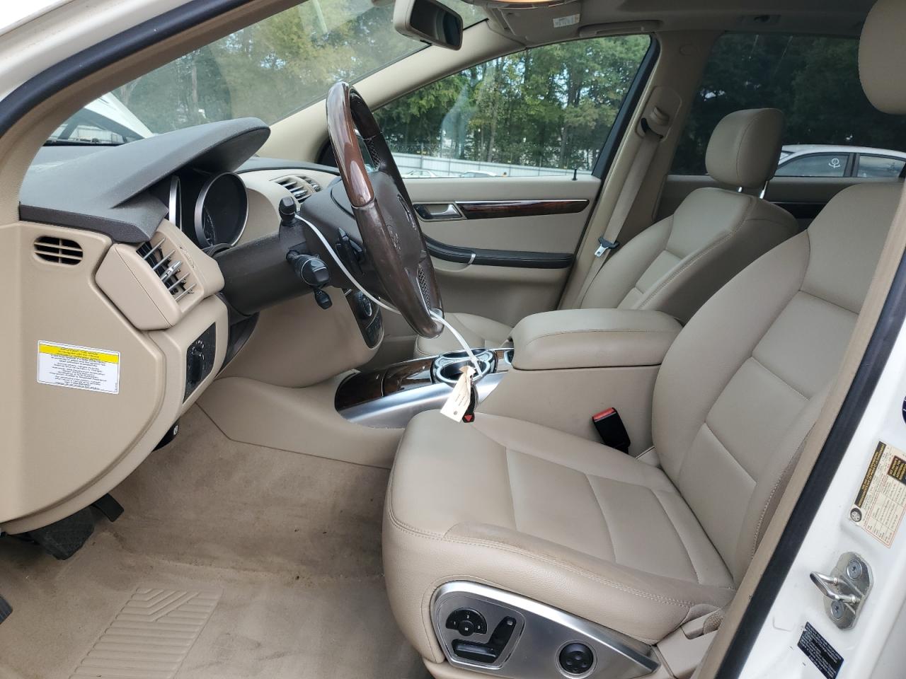 2012 Mercedes-benz R 350 4matic White vin: 4JGCB5HE6CA138740
