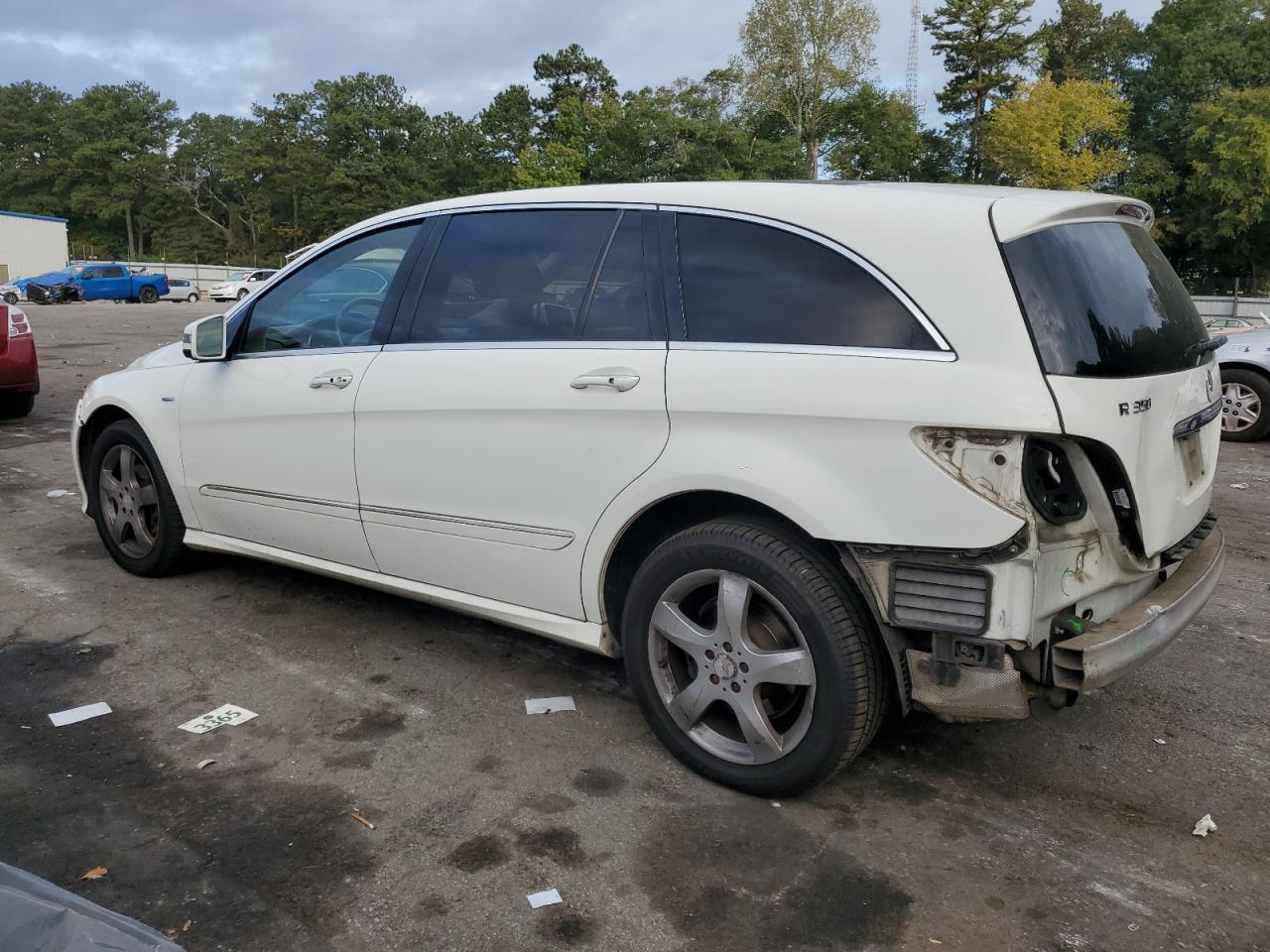 2012 Mercedes-benz R 350 4matic White vin: 4JGCB5HE6CA138740
