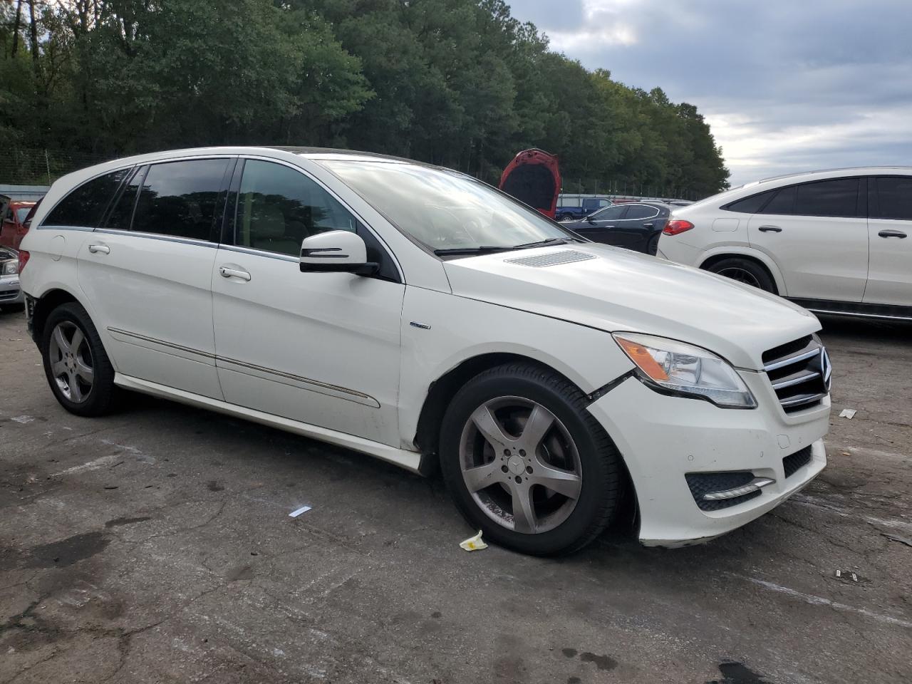 2012 Mercedes-benz R 350 4matic White vin: 4JGCB5HE6CA138740