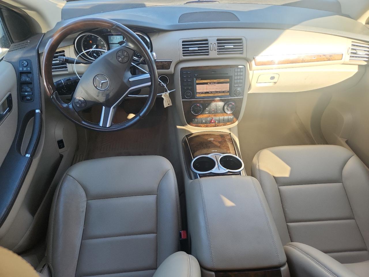 2012 Mercedes-benz R 350 4matic White vin: 4JGCB5HE6CA138740