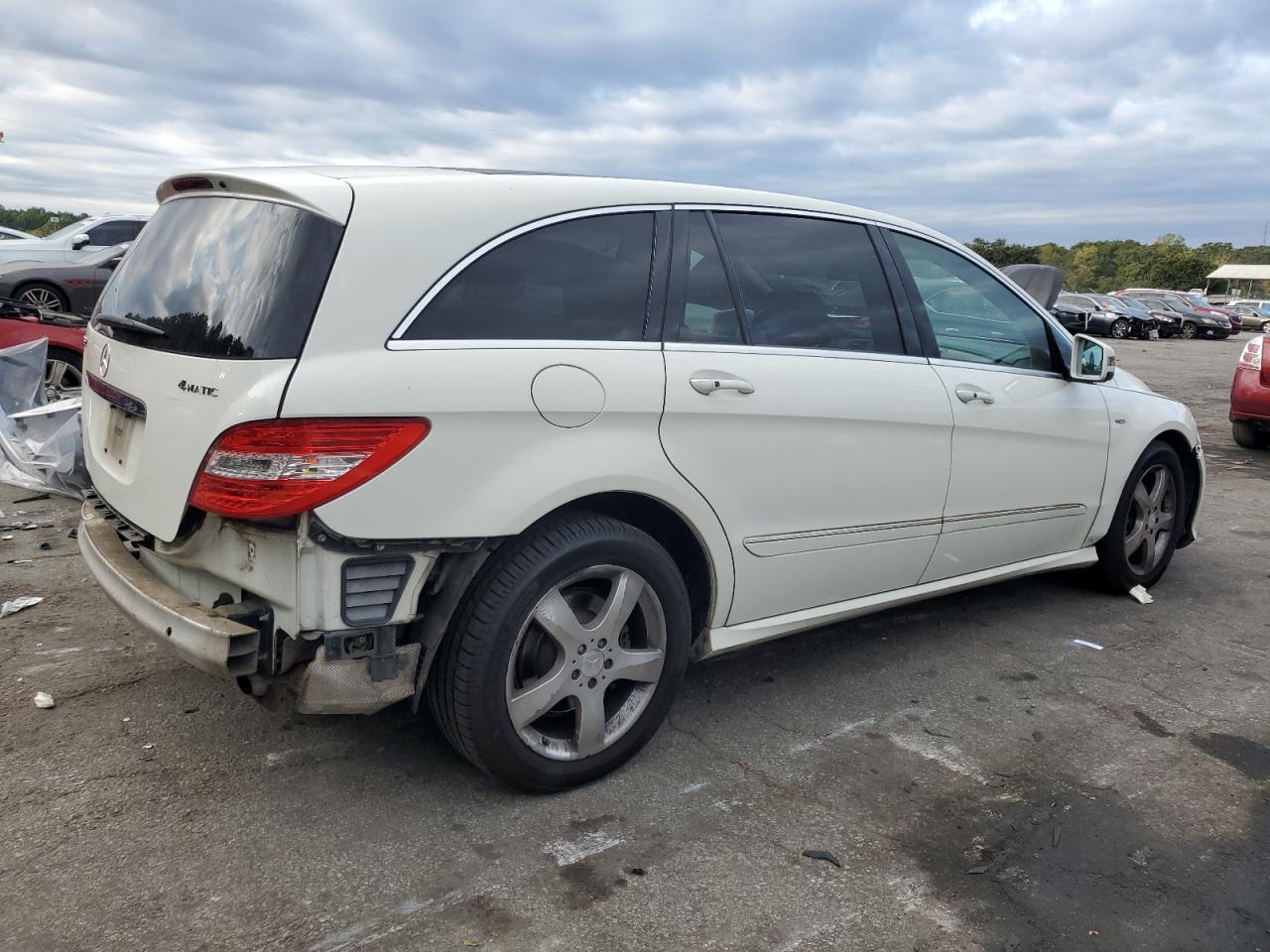 2012 Mercedes-benz R 350 4matic White vin: 4JGCB5HE6CA138740