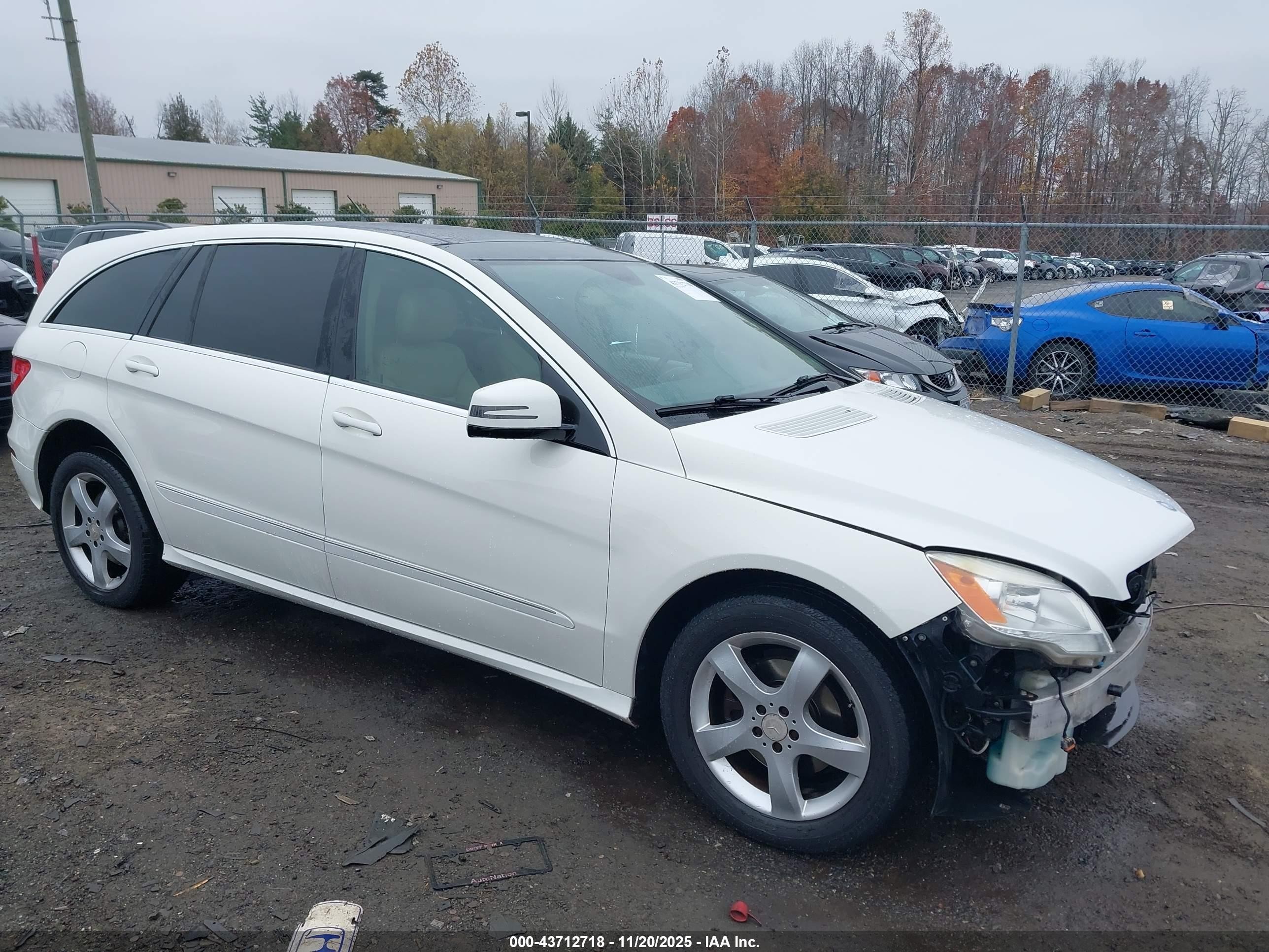 2012 Mercedes-benz R 350 4matic White vin: 4JGCB5HE9CA142376