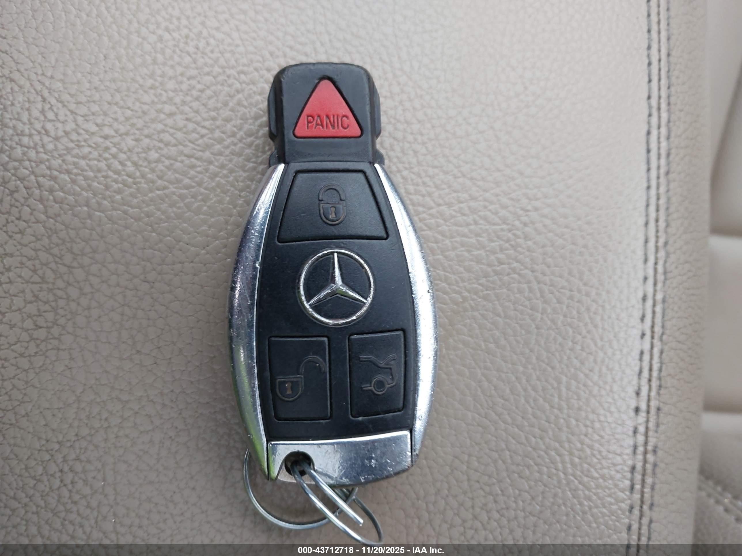 2012 Mercedes-benz R 350 4matic White vin: 4JGCB5HE9CA142376