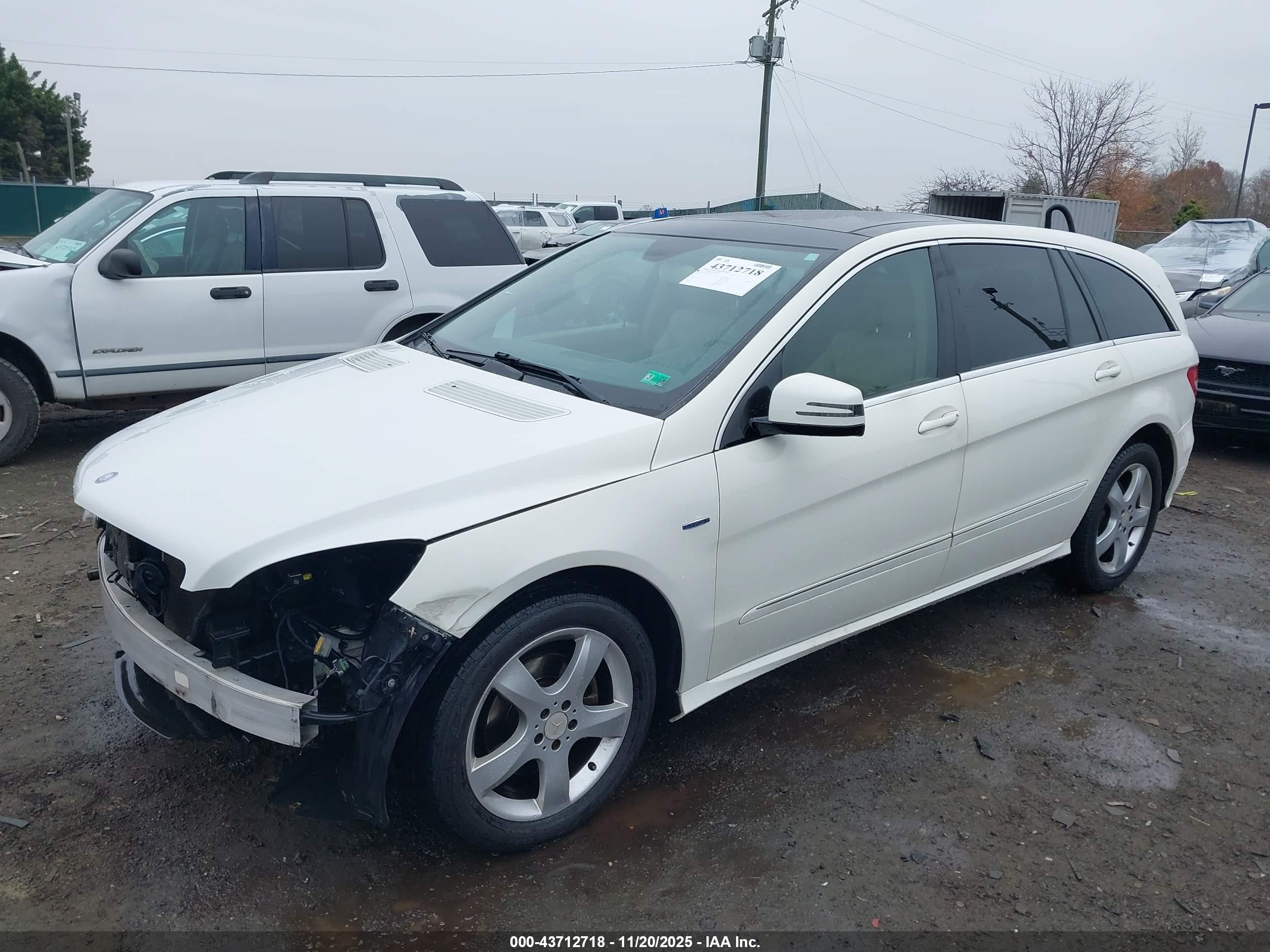 2012 Mercedes-benz R 350 4matic White vin: 4JGCB5HE9CA142376