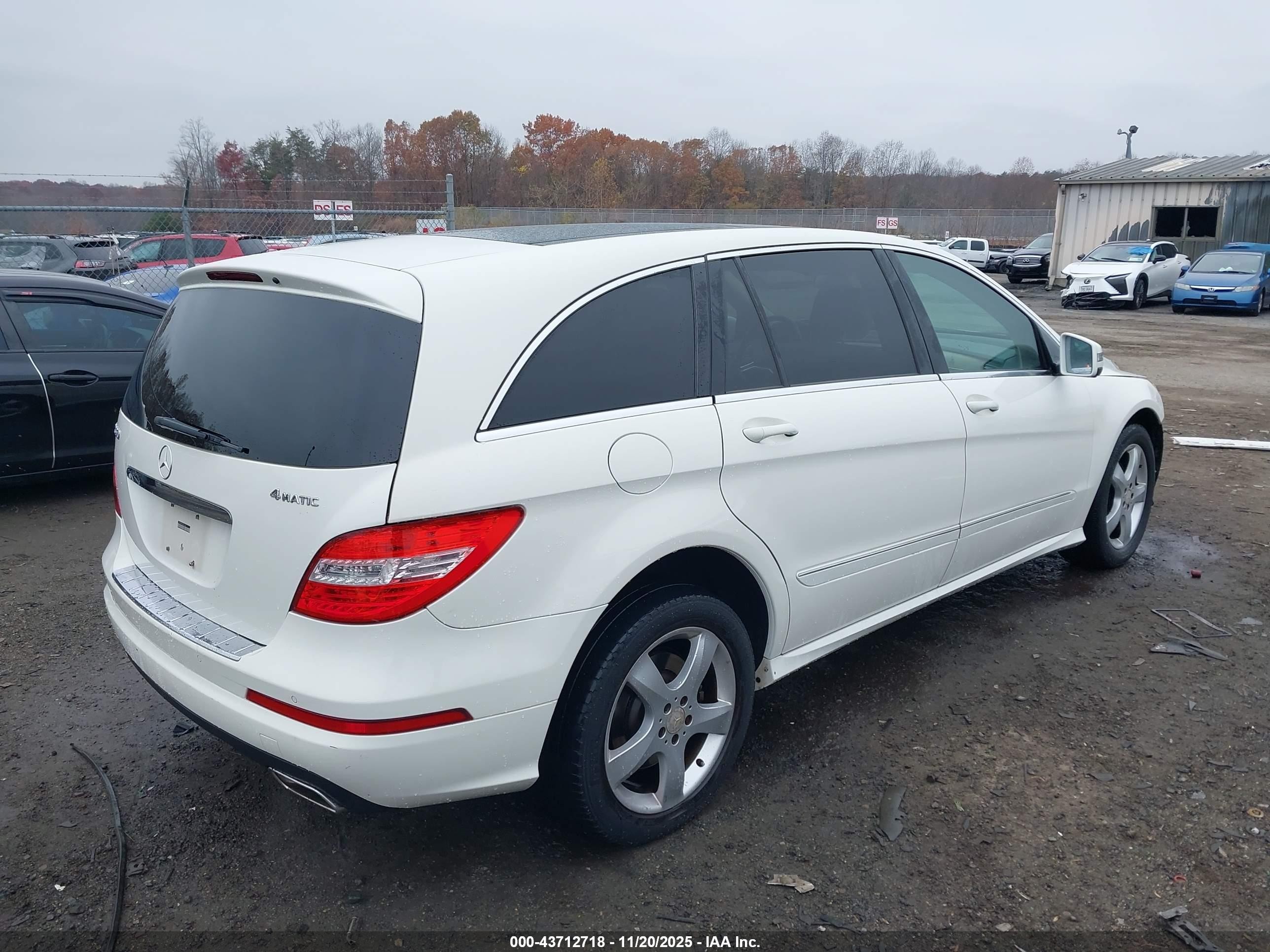 2012 Mercedes-benz R 350 4matic White vin: 4JGCB5HE9CA142376